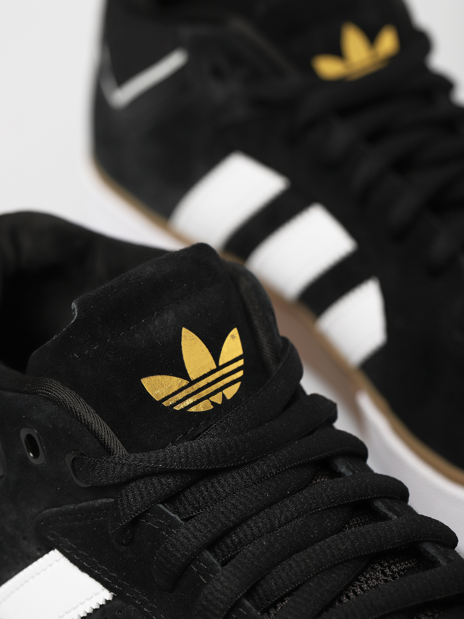 adidas Tyshawn Cipők (cblack/ftwwht/gum4)