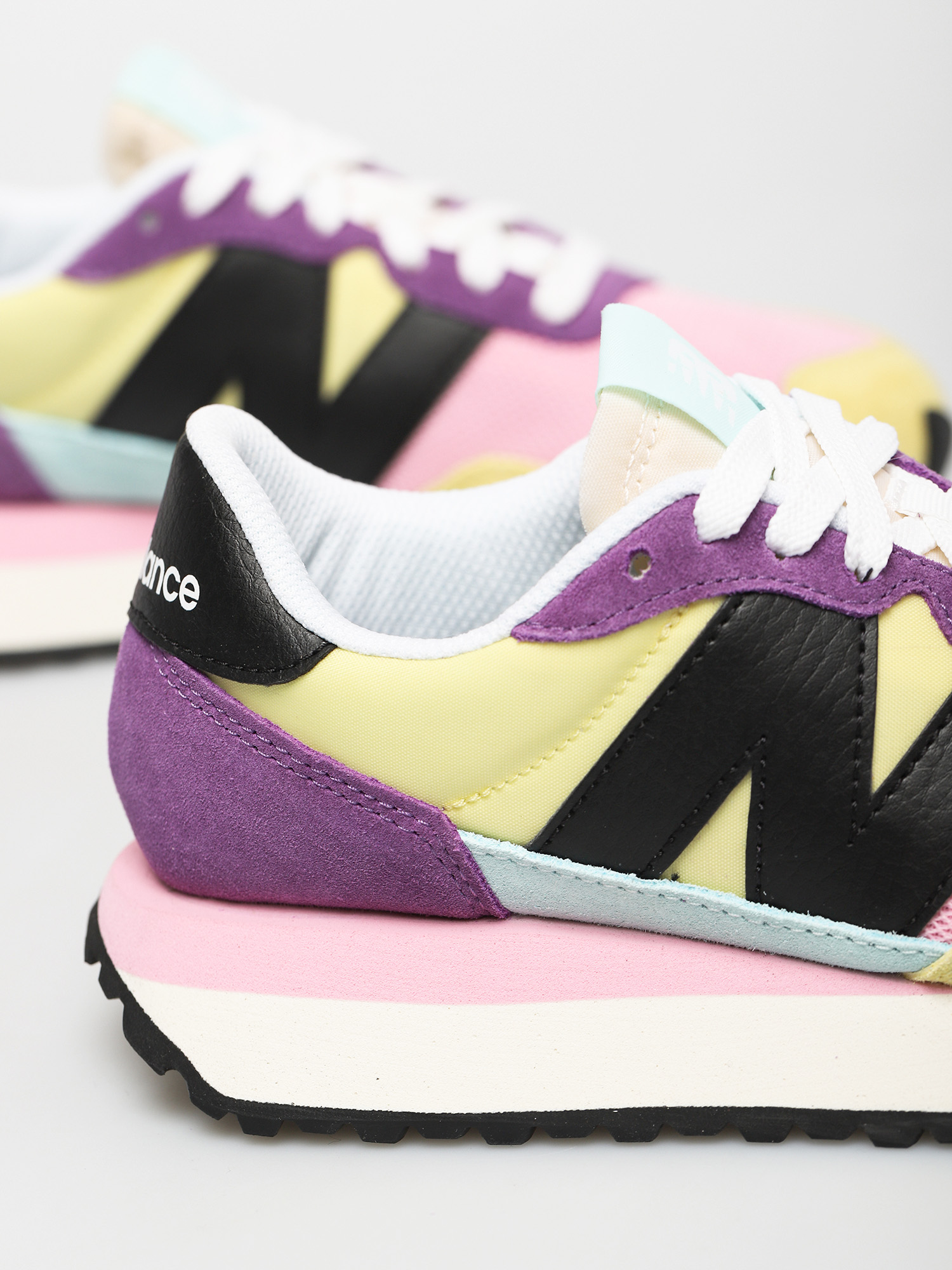 New Balance 237 Wmn Cipők (lemon haze)