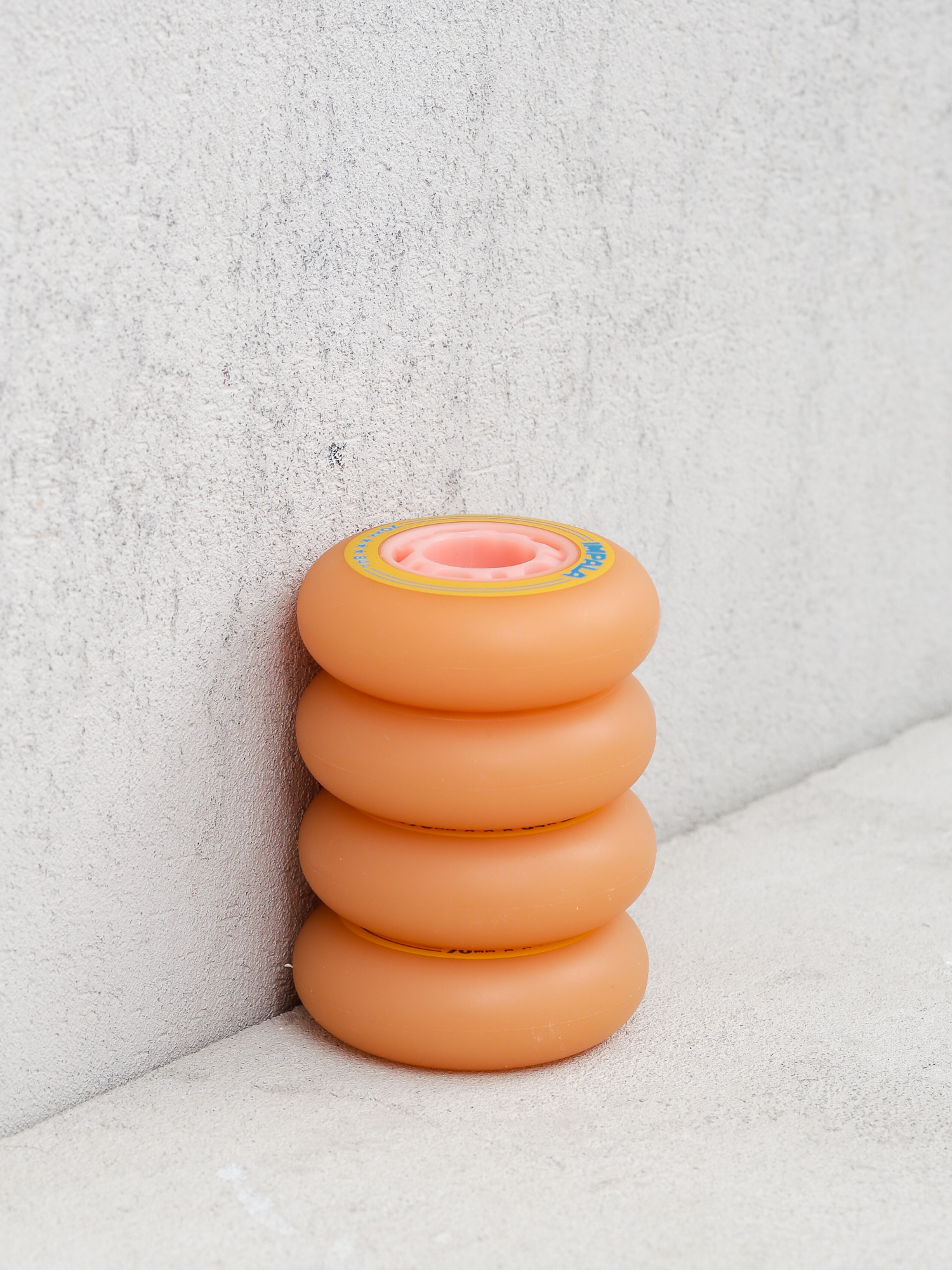 Impala Inline Wheel Wmn Gördeszka kerék (pink/yellow)