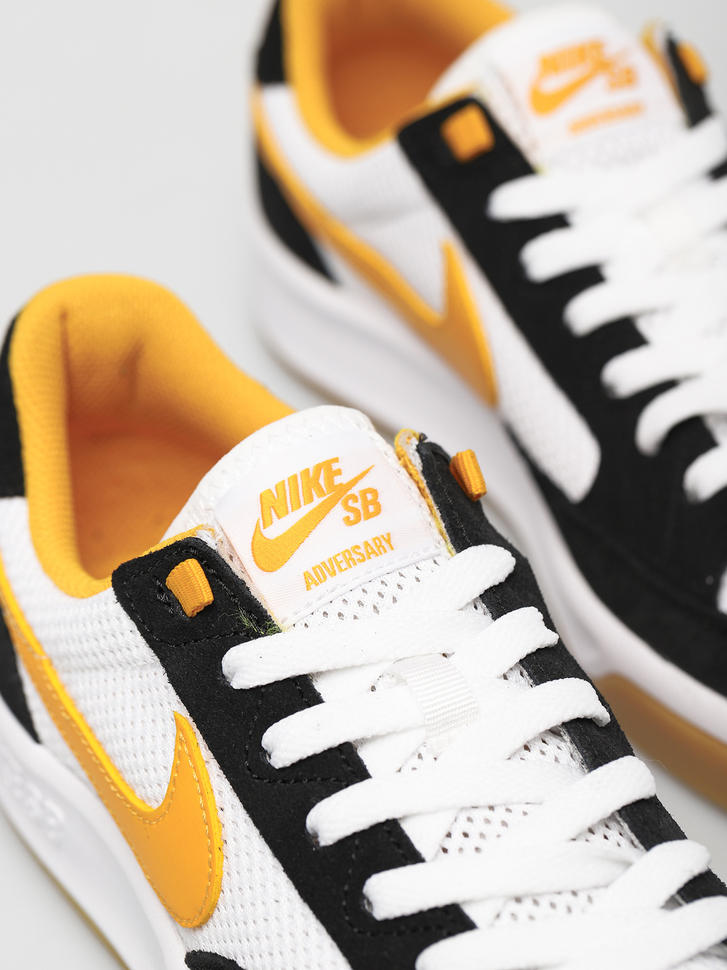 Nike SB Adversary Cipők (black/university gold white)
