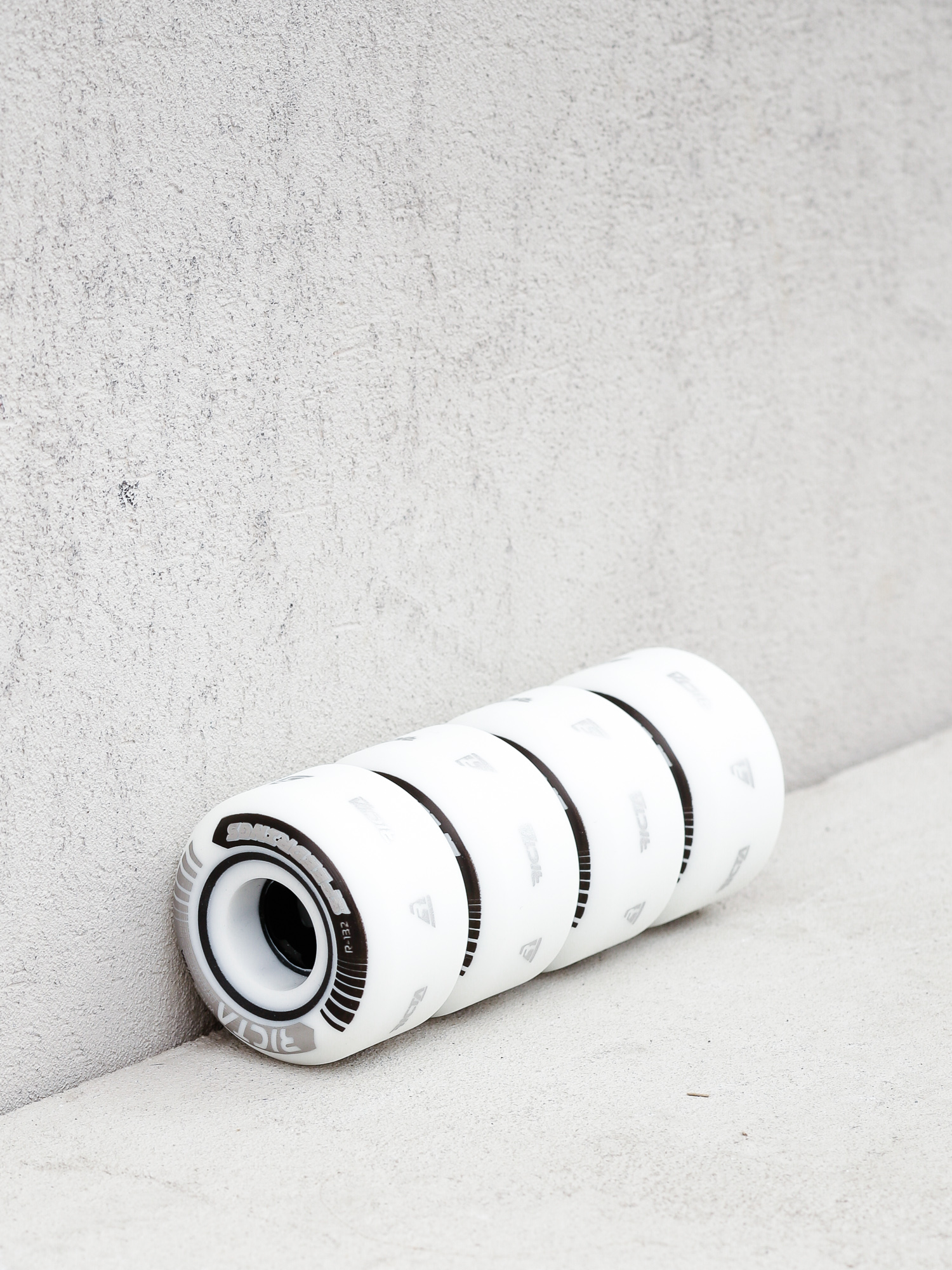 Ricta Speedrings Wide 99a Gördeszka kerék (white/silver)