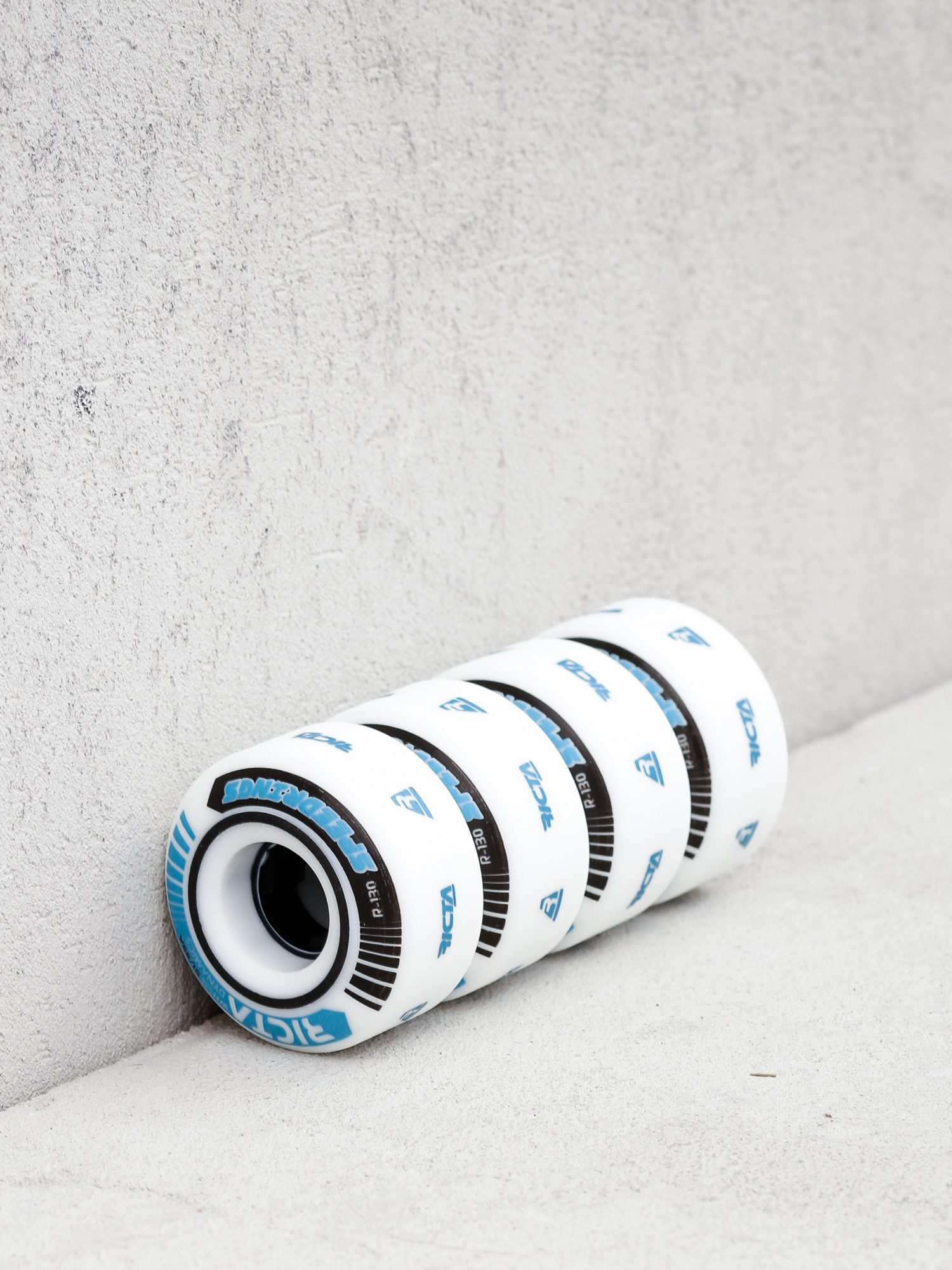 Ricta Speedrings Slim 99a Gördeszka kerék (white/blue)