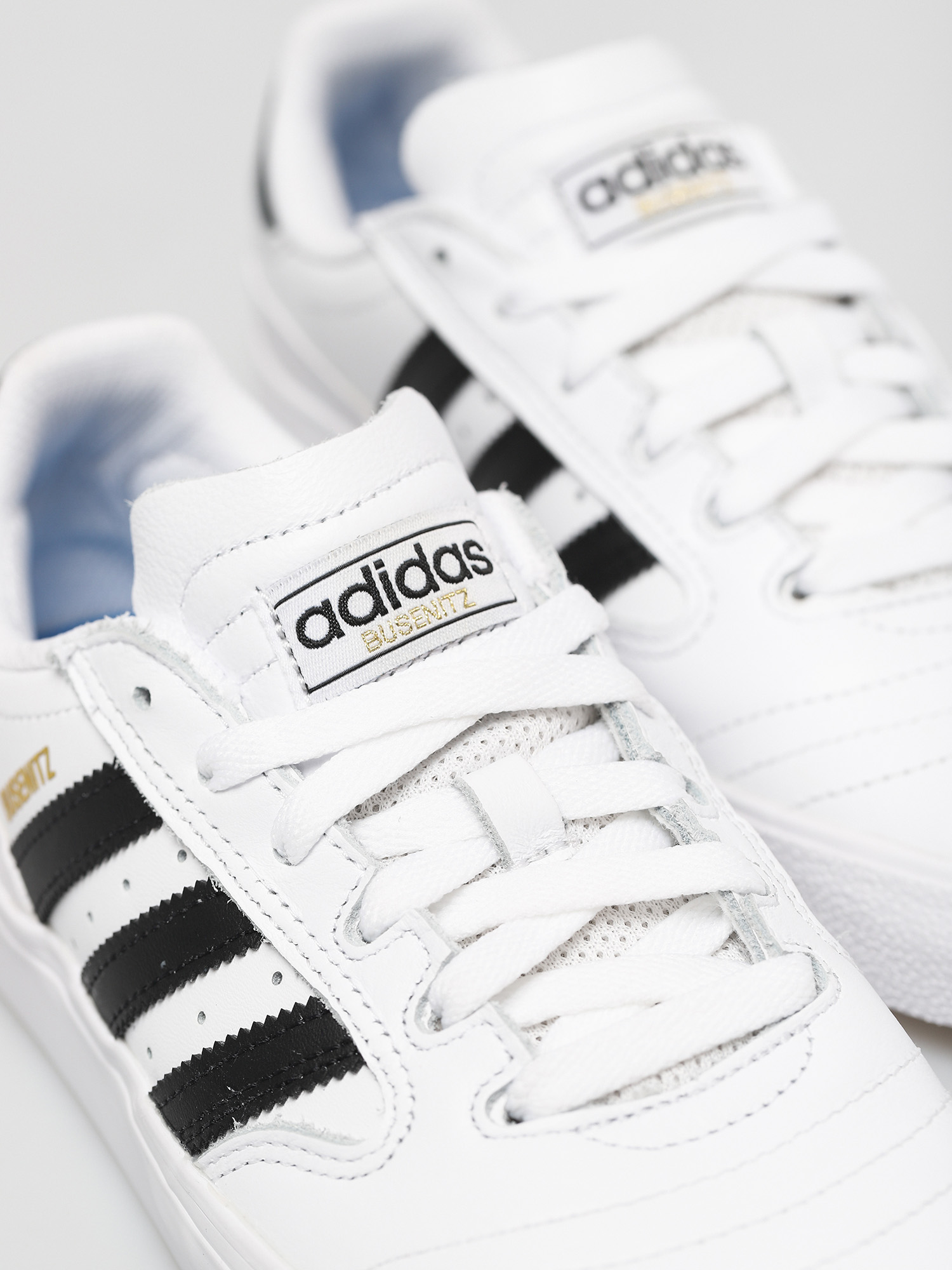 adidas Busenitz Vulc II Cipők (ftwwht/cblack/goldmt)