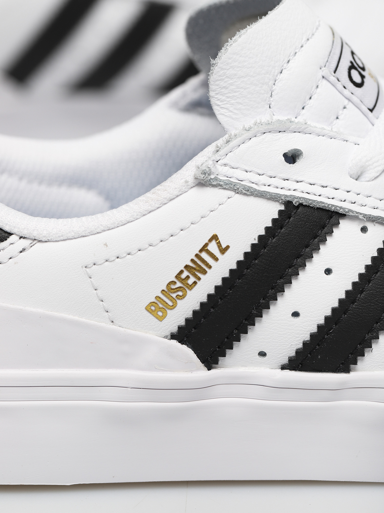 adidas Busenitz Vulc II Cipők (ftwwht/cblack/goldmt)