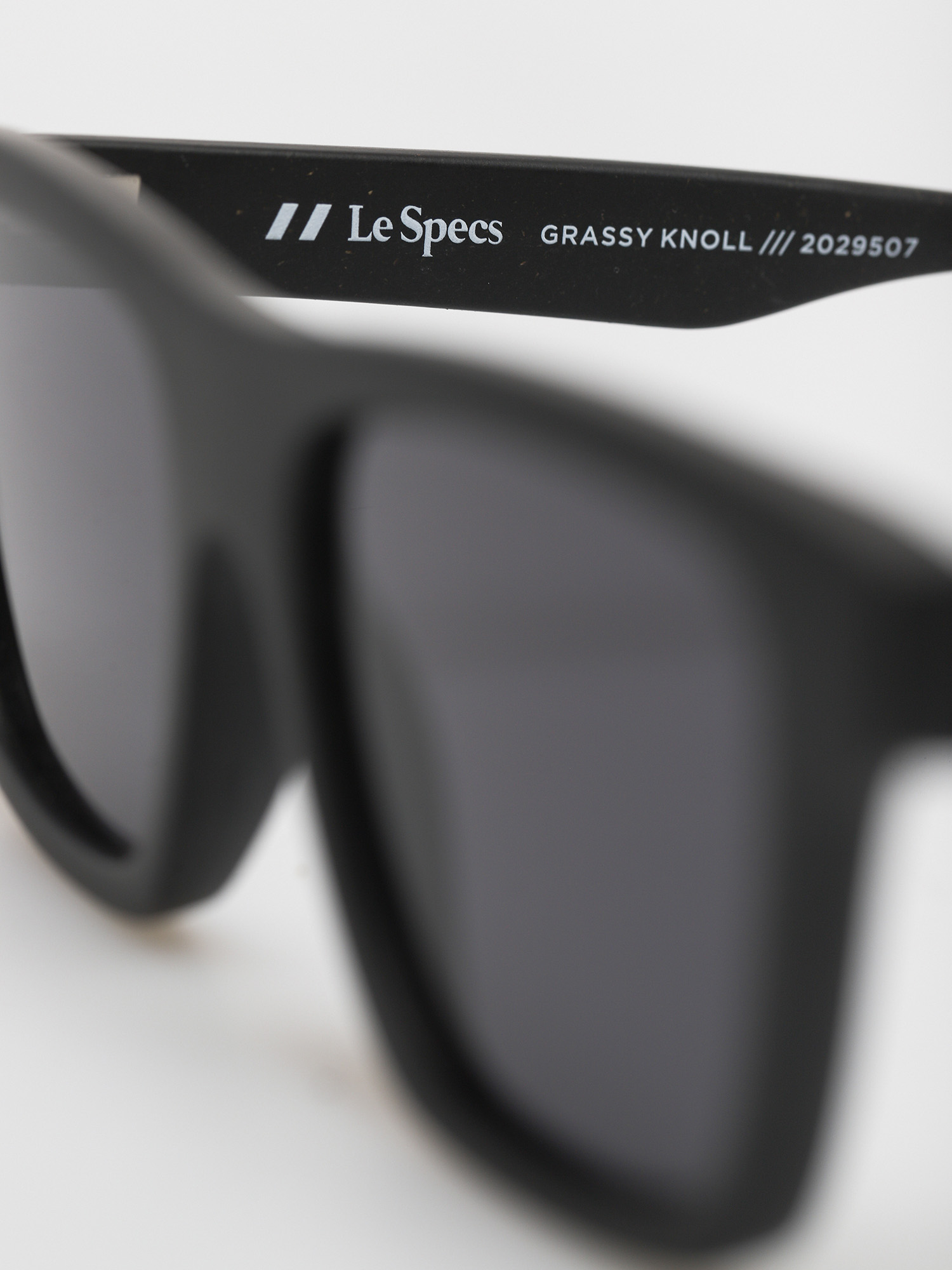 Le Specs Sustain Grassy Knoll Napszemüvegek (black grass)