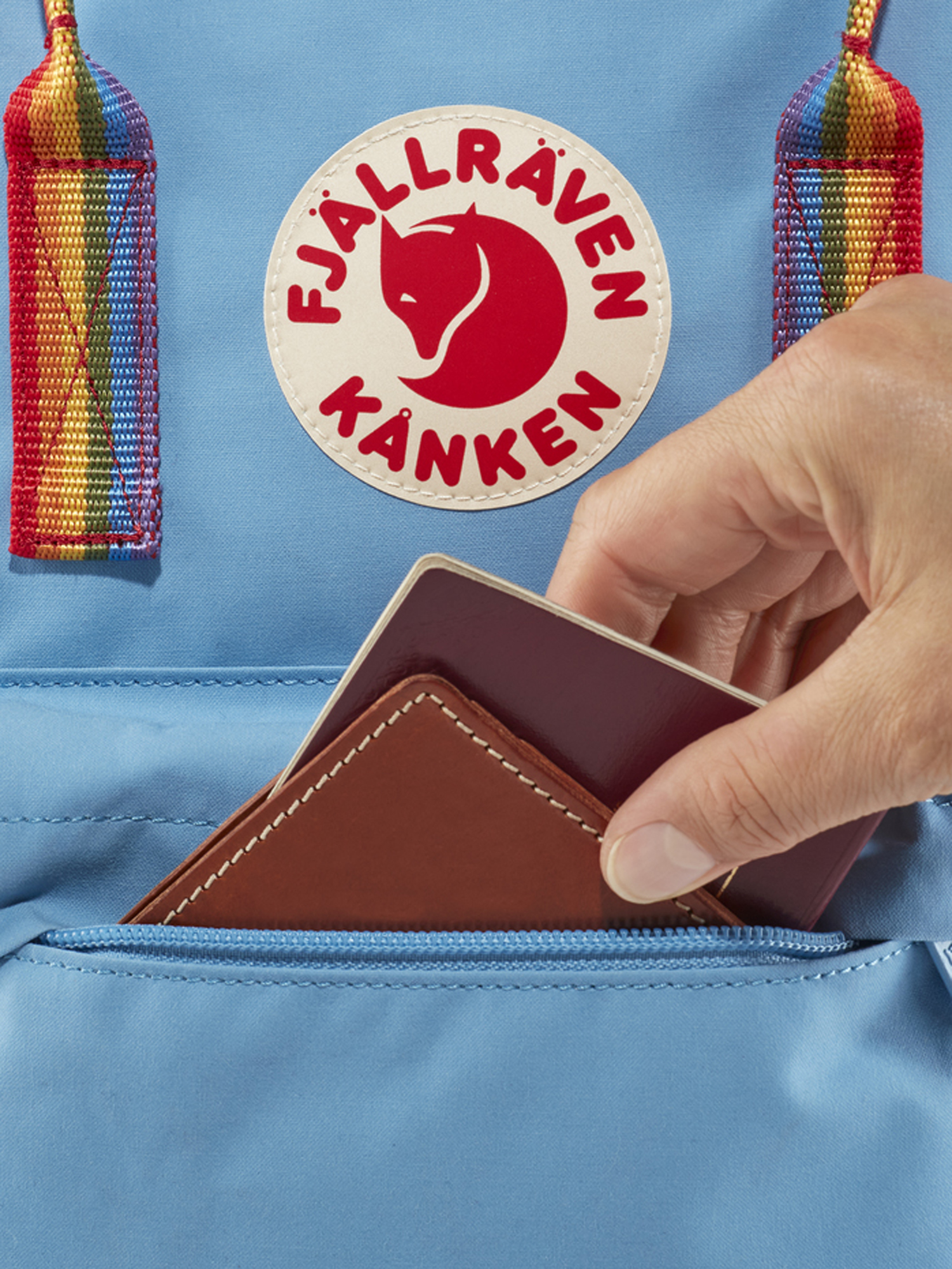 Fjallraven Kanken Rainbow Hátizsák (air blue/rainbow pattern)