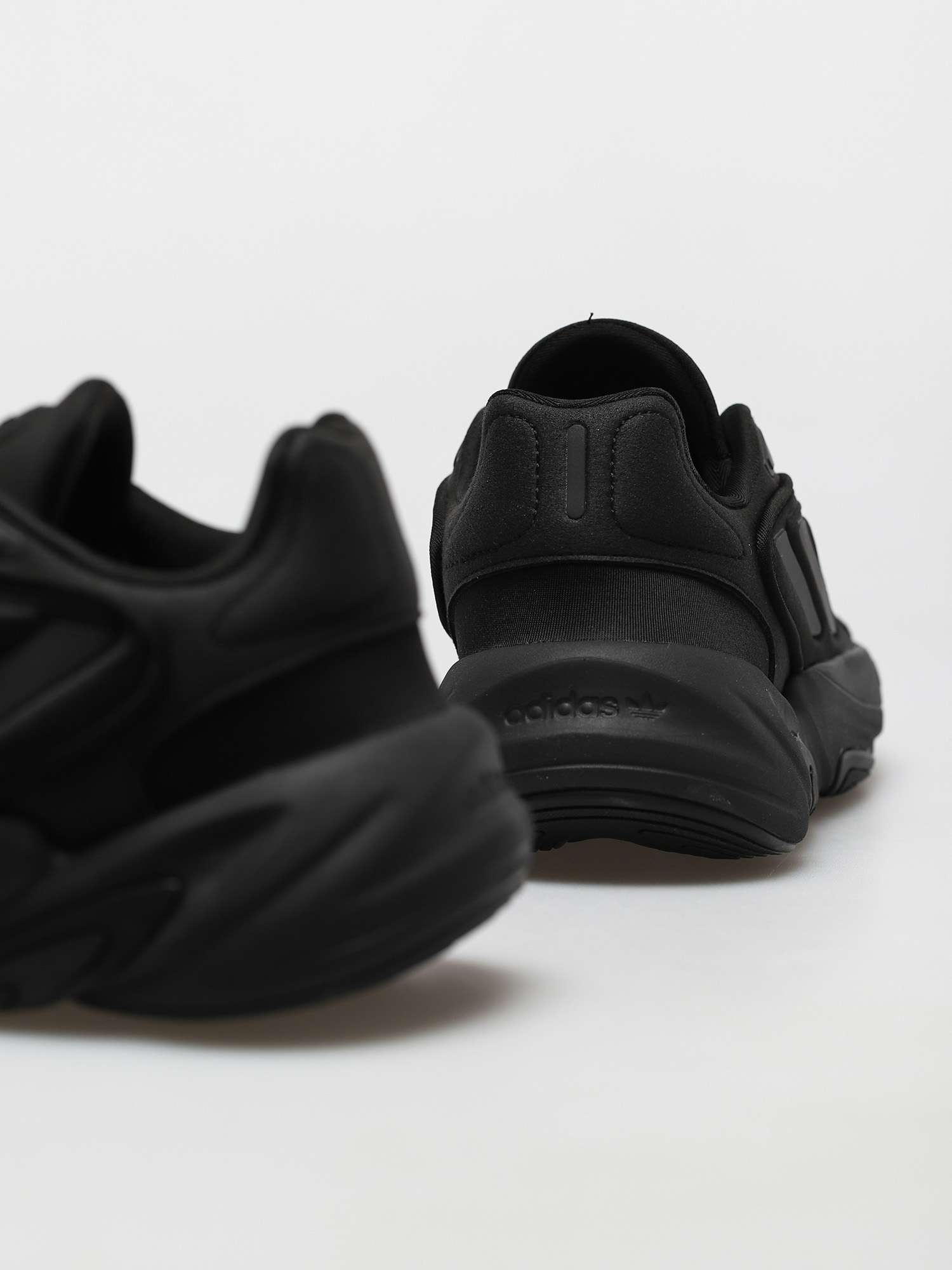 adidas Originals Ozelia Cipők (cblack/cblack/carbon)