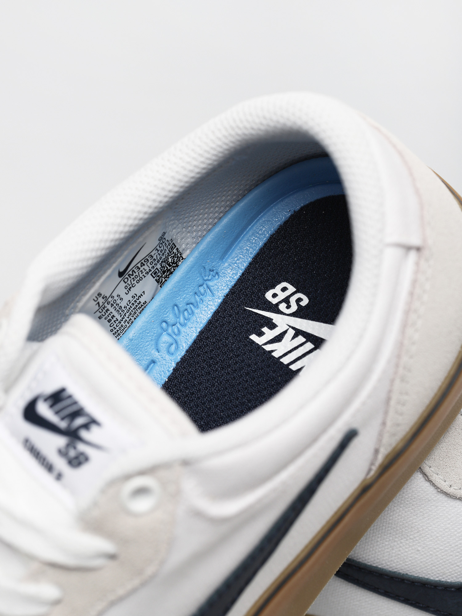 nike sb chron obsidian