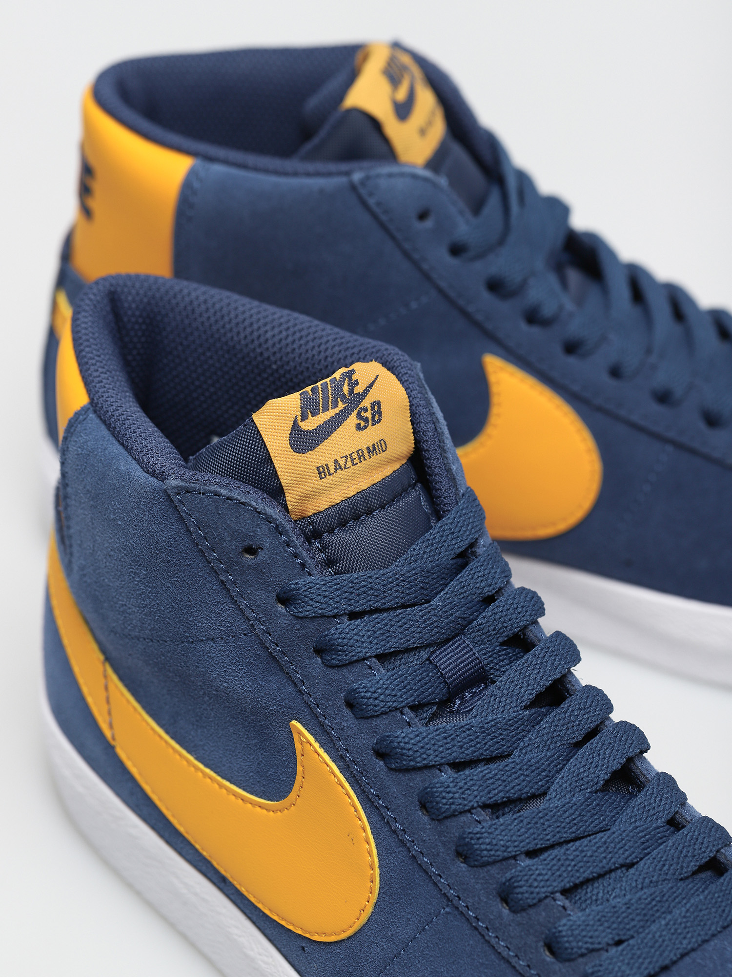 nike sb zoom blazer mid university gold