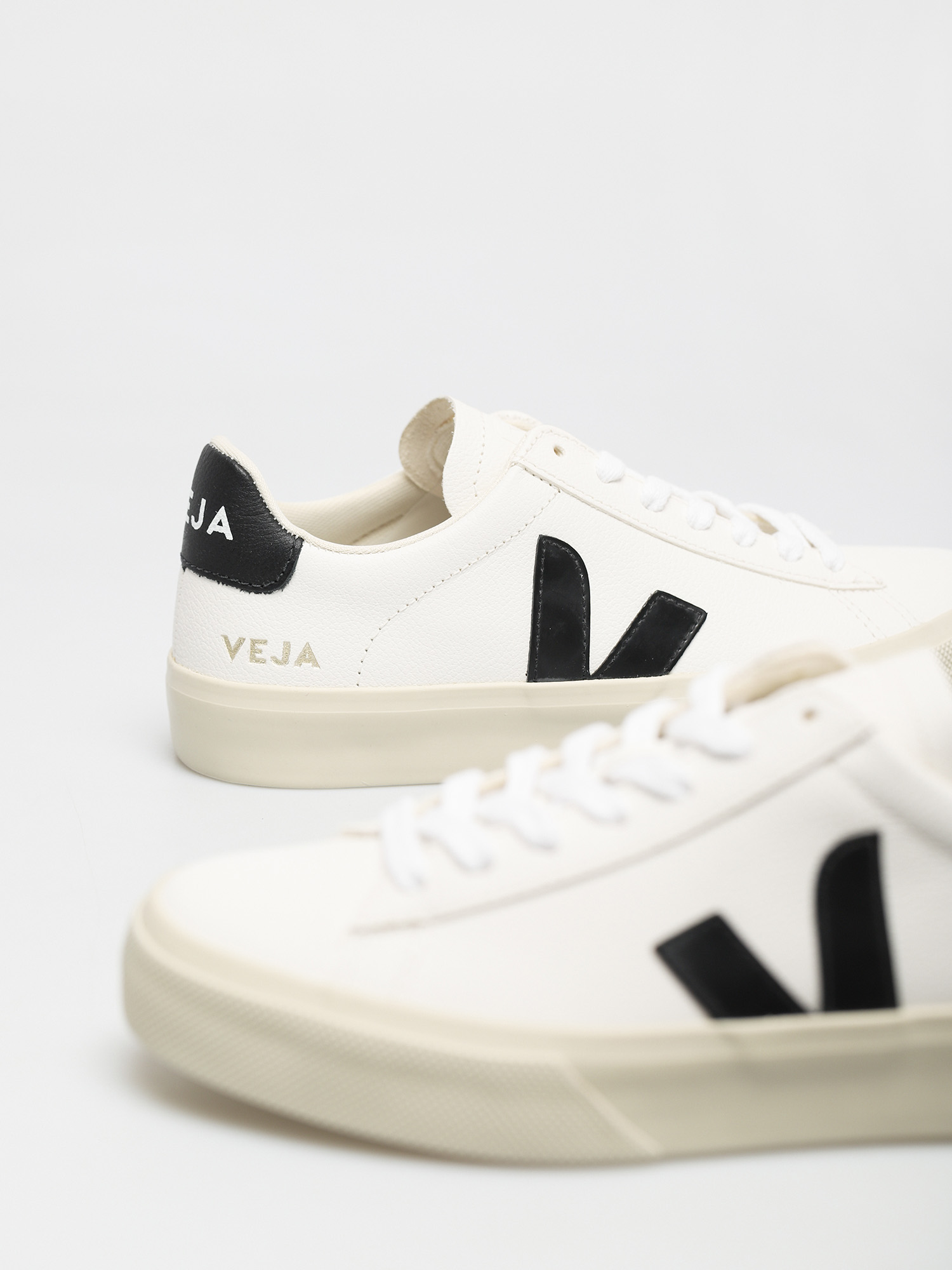 Veja Cipők Campo Wmn (chromefree leather white black)