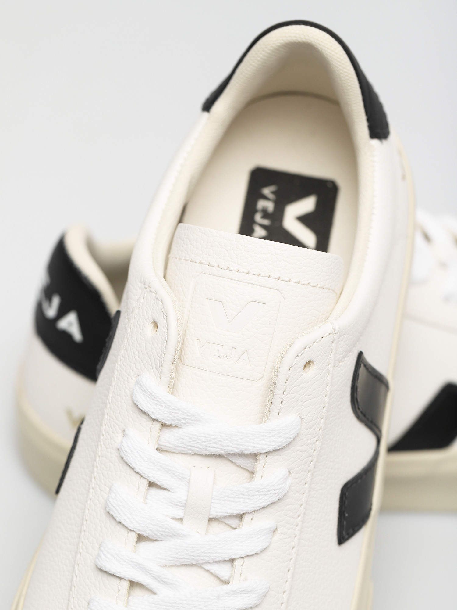 Veja Cipők Campo Wmn (chromefree leather white black)