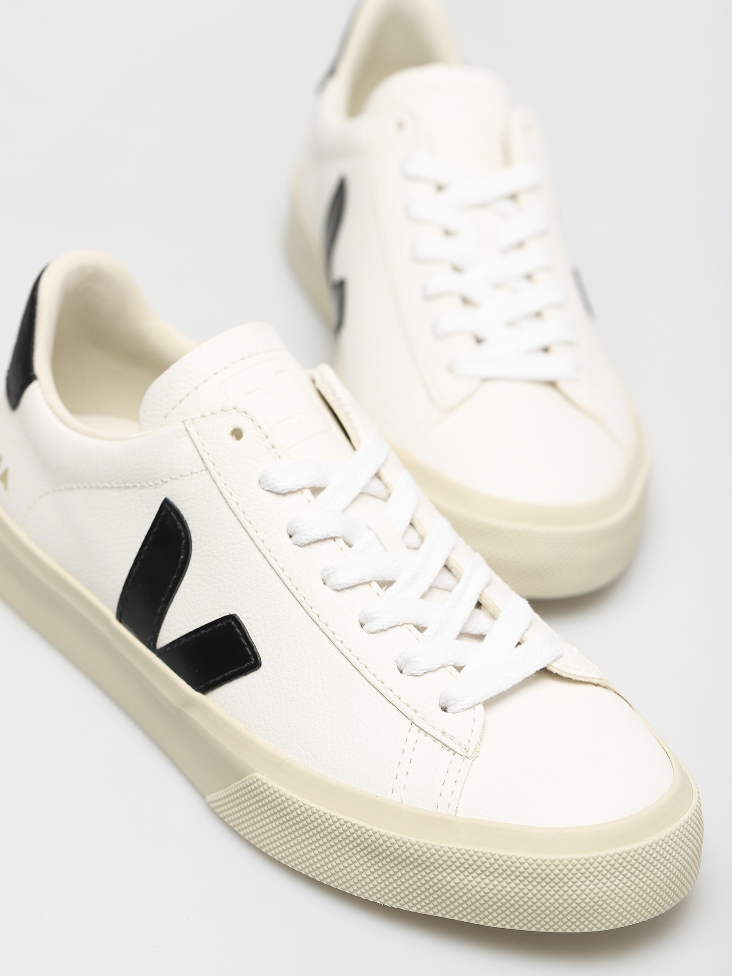Veja Cipők Campo Wmn (chromefree leather white black)