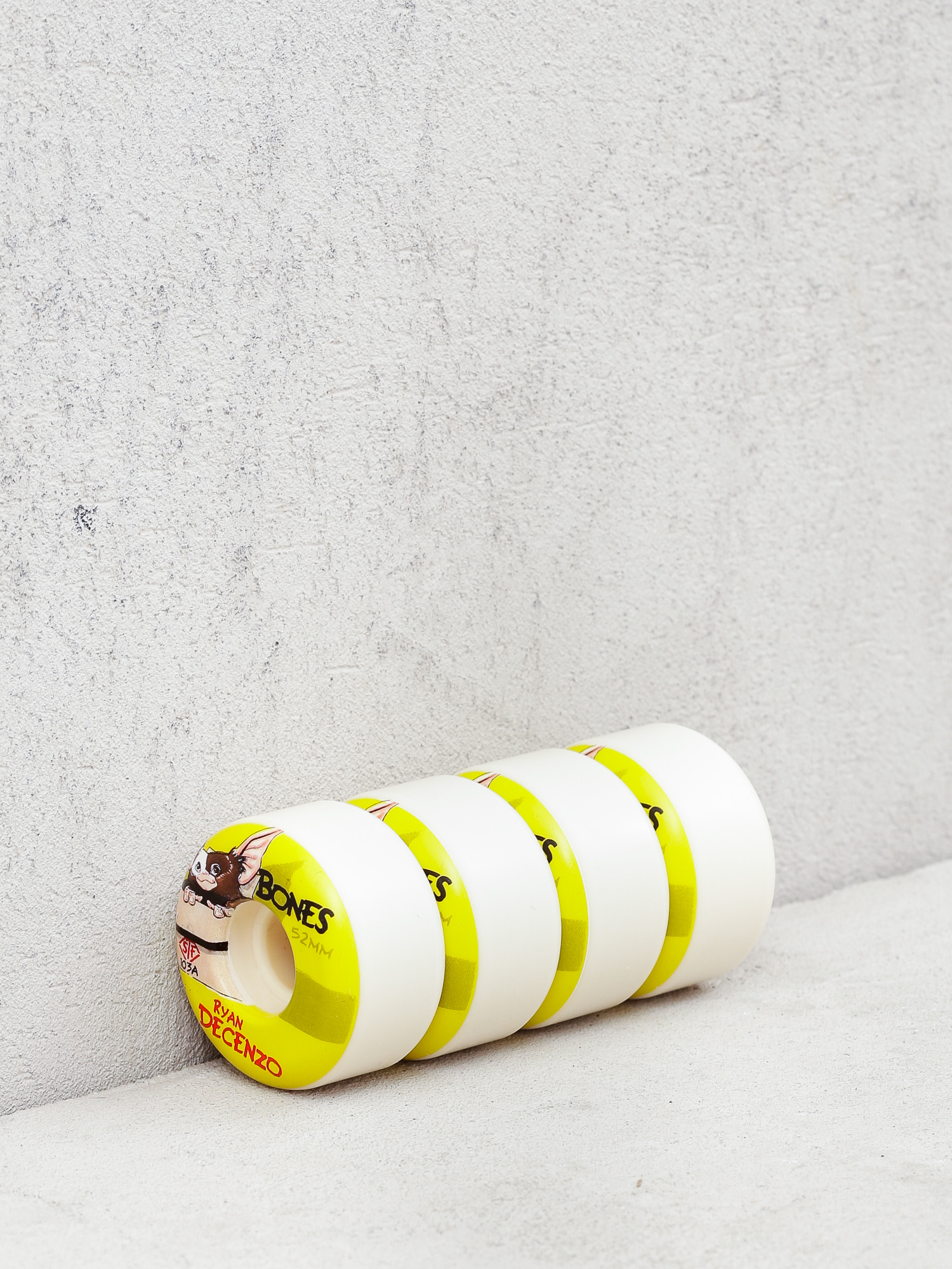 Bones Decenzo Gizzmo STF V2 Locks 103A Gördeszka kerék (white/yellow)