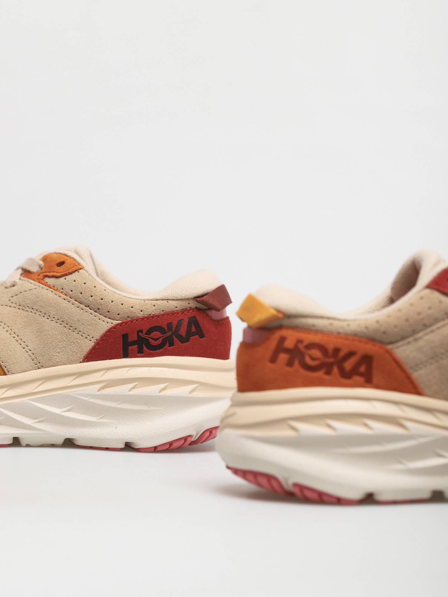Hoka One One Bondi L Suede Cipők (shifting sand/multi)