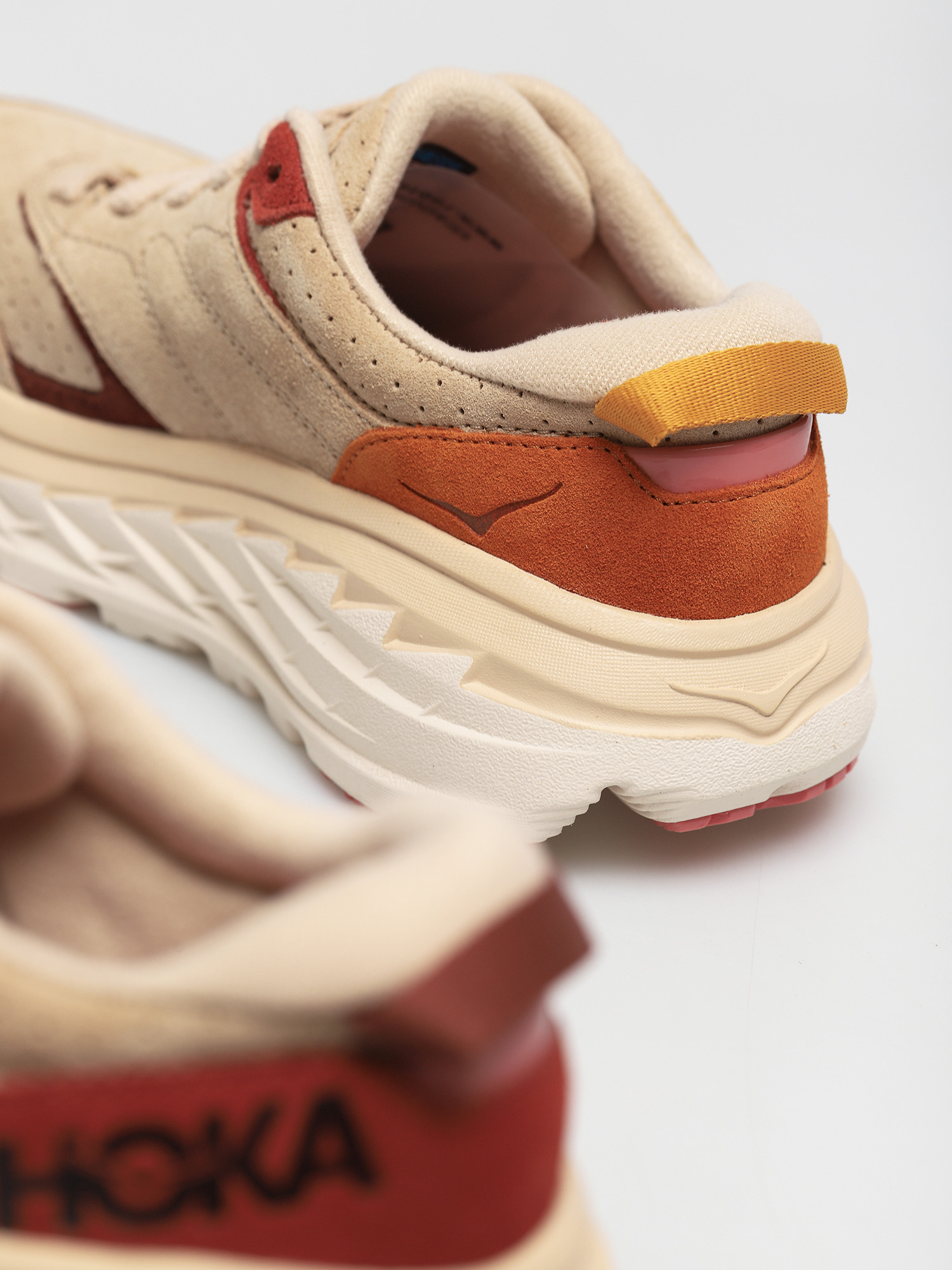 Hoka One One Bondi L Suede Cipők (shifting sand/multi)