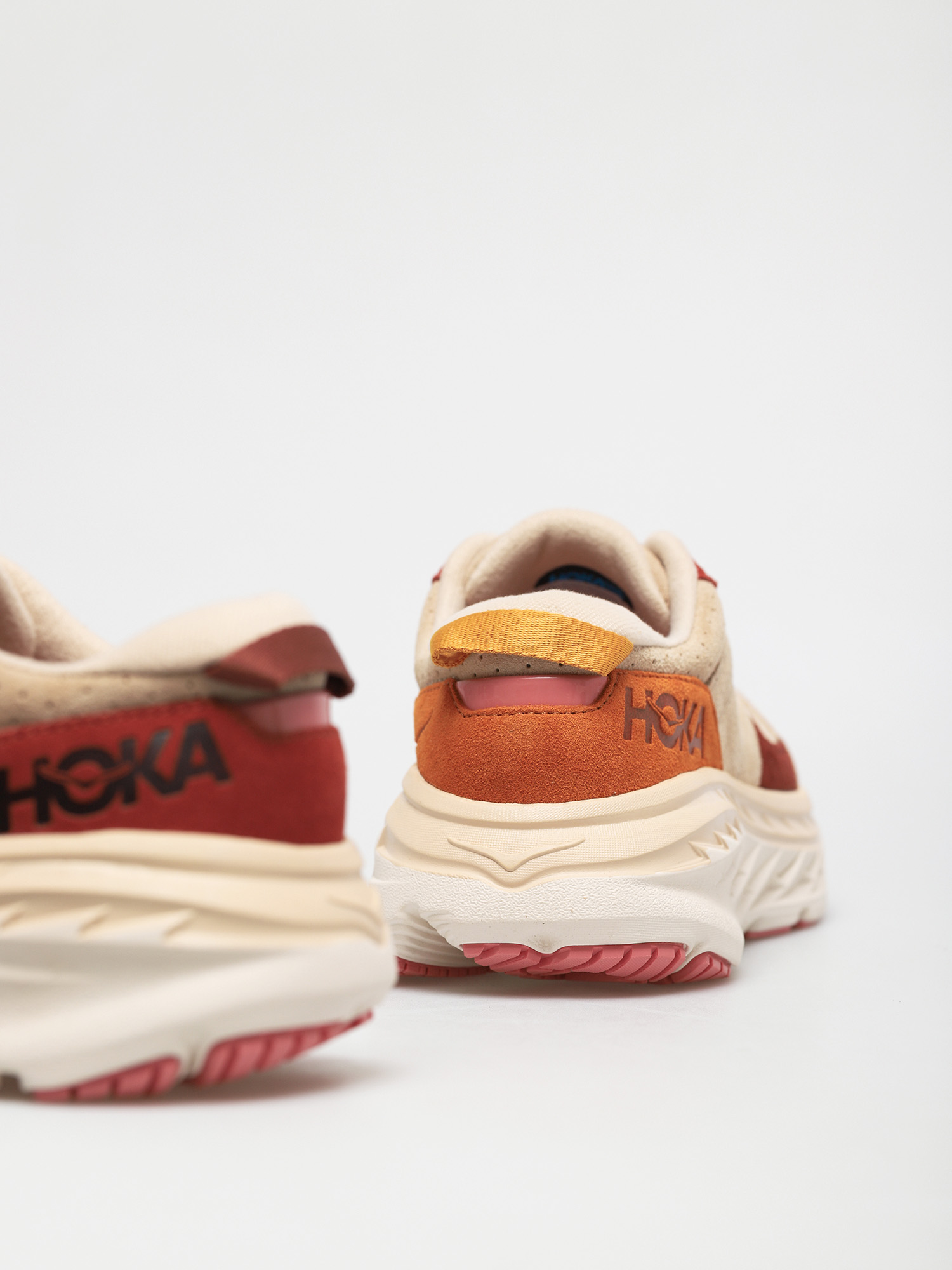 Hoka One One Bondi L Suede Cipők (shifting sand/multi)