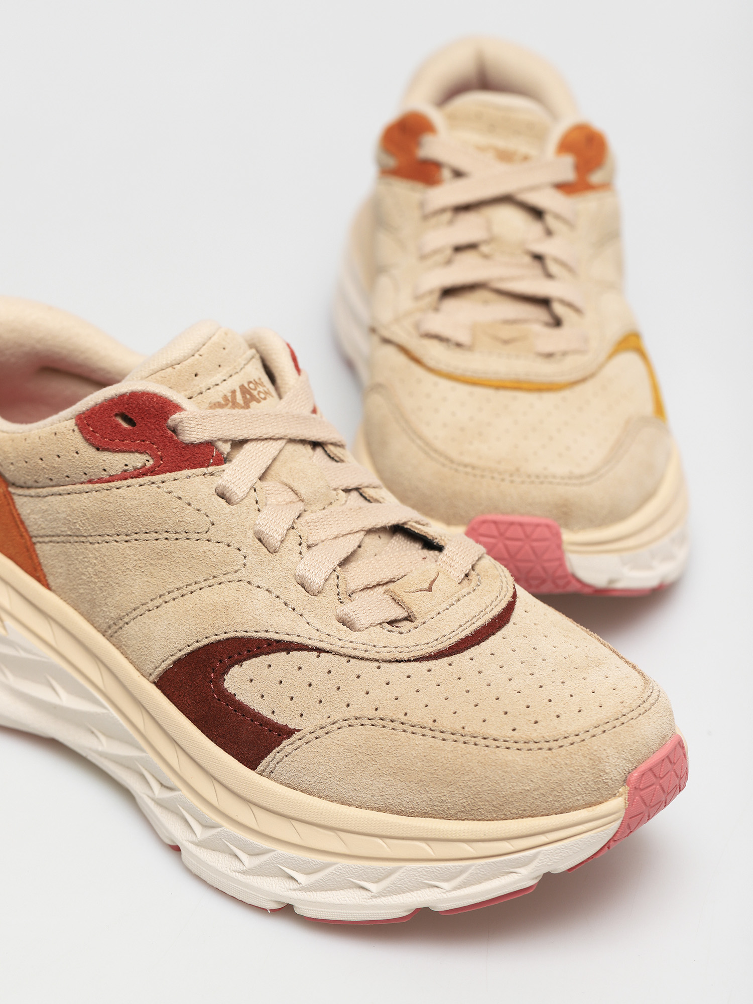 Hoka One One Bondi L Suede Cipők (shifting sand/multi)