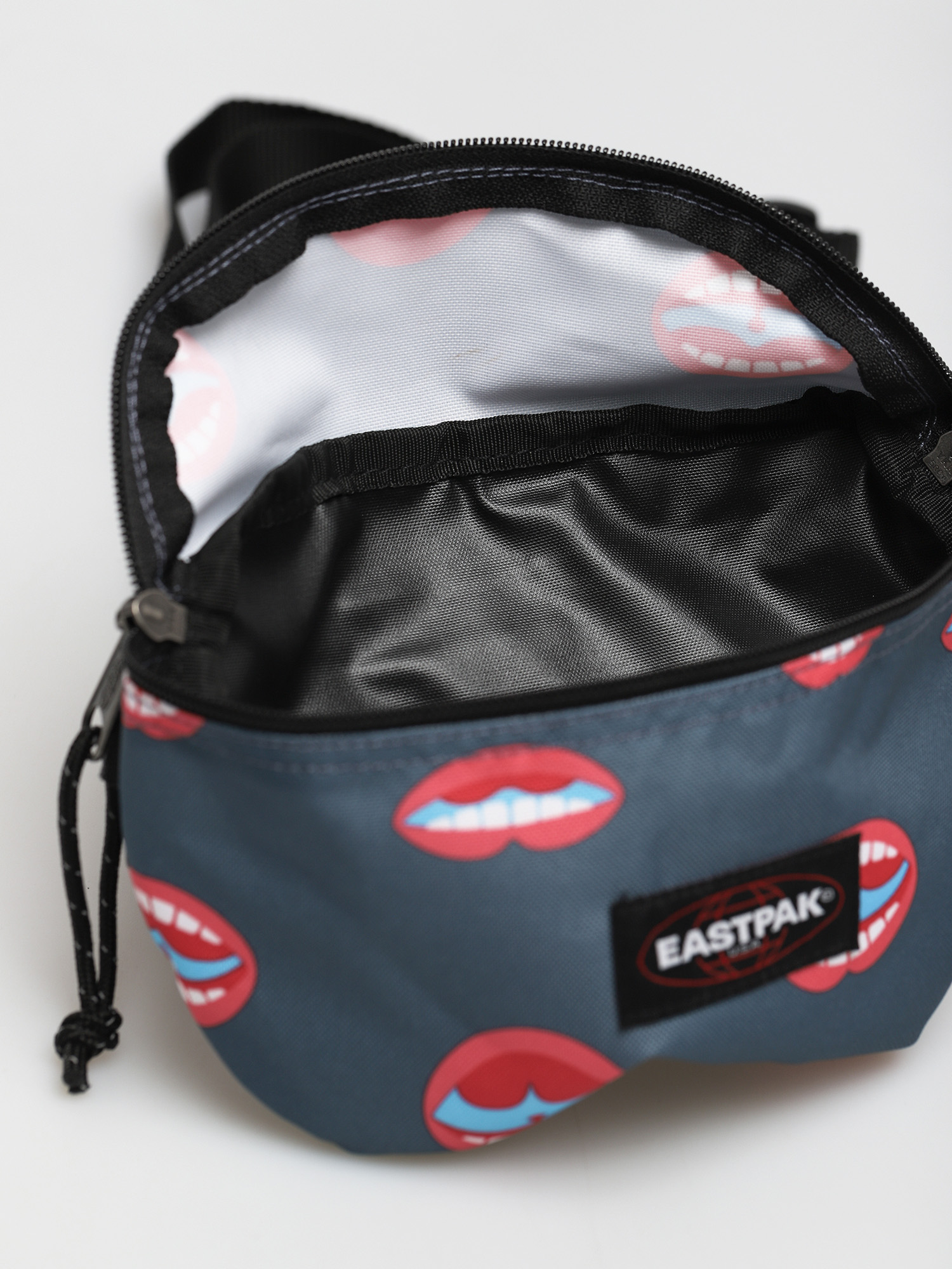 Eastpak Springer Övtáska (wall art mouth)