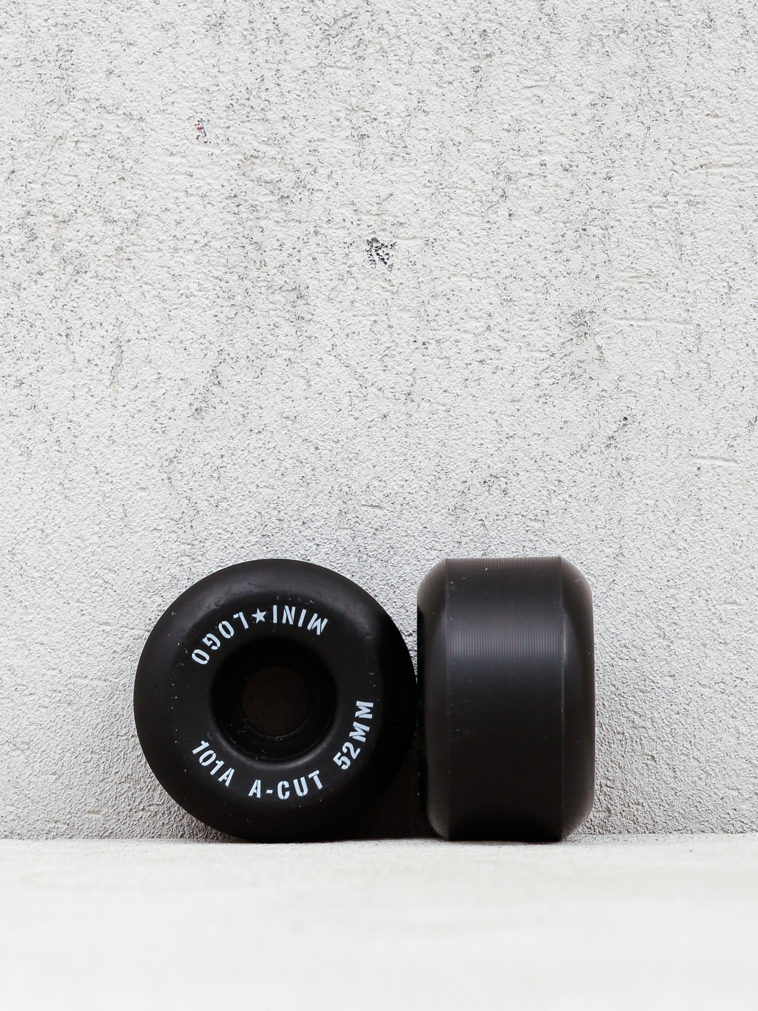 Minilogo A Cut 2 Gördeszka kerék (black)