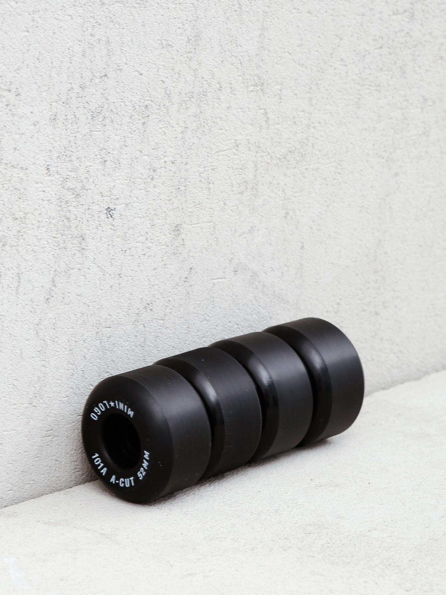 Minilogo A Cut 2 Gördeszka kerék (black)