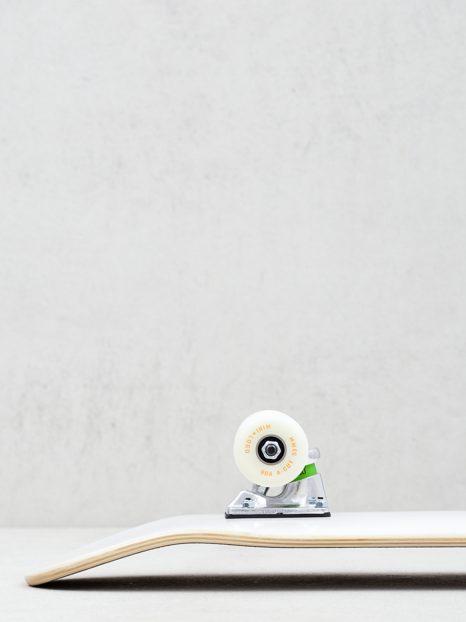 Minilogo Chevron Detonator 15 Komplett gördeszka (solid white)