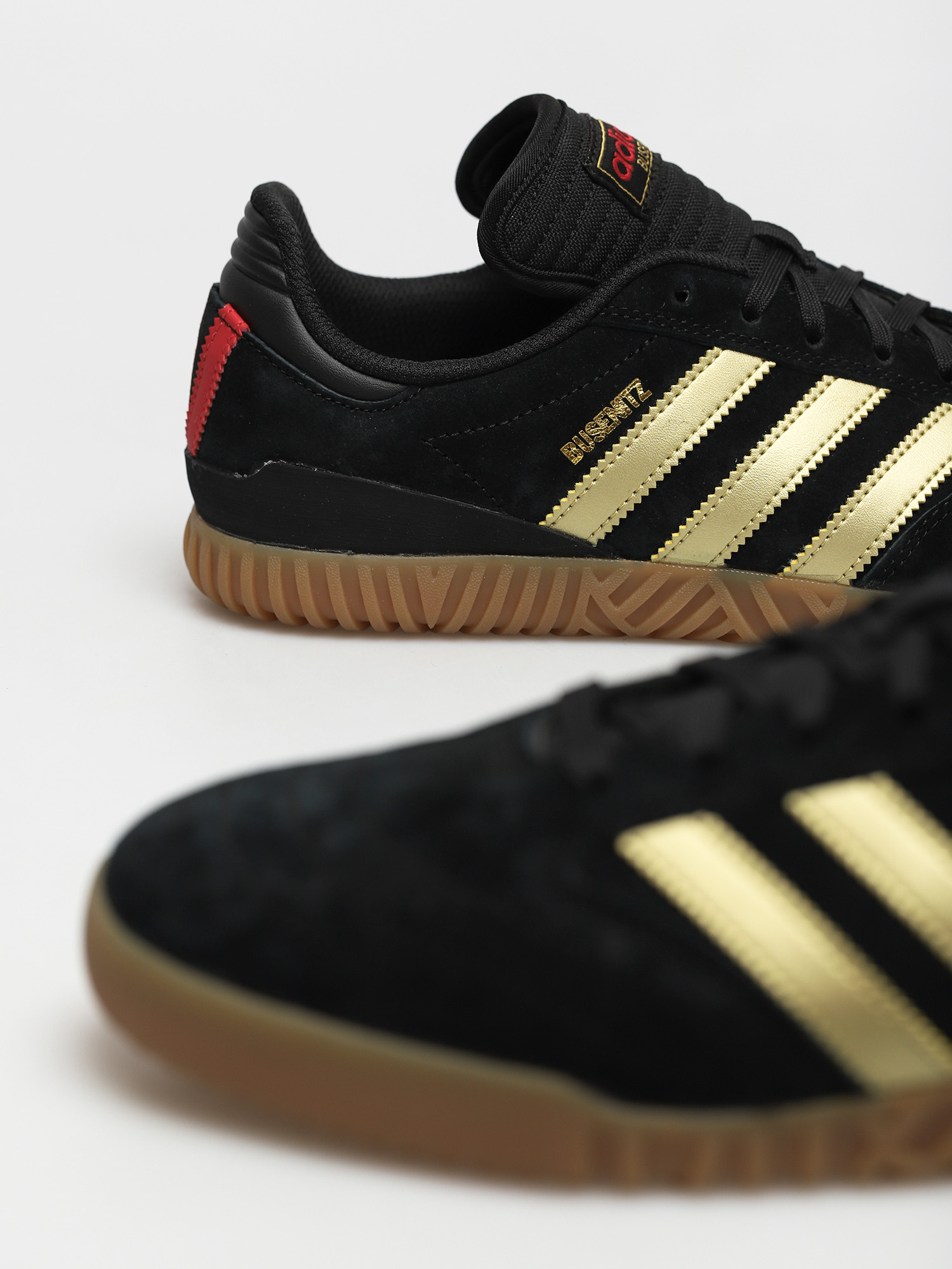 adidas Busenitz Indoor Super Cipők (cblack/goldmt/scarle)