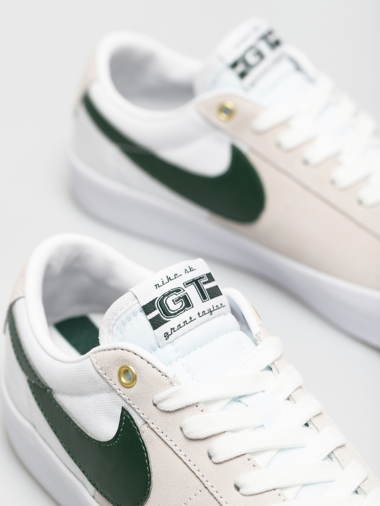 Nike SB Zoom Blazer Low Pro GT Cipők (white/fir white gum light brown)