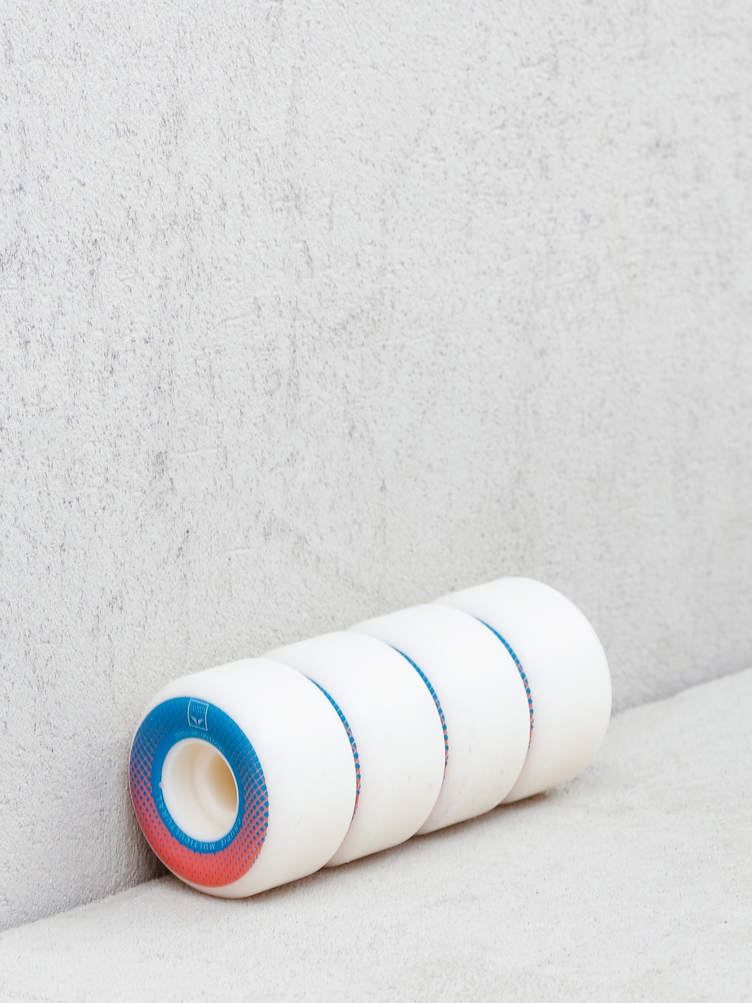 Crupie Aoki Classic Carlos Ribero Gördeszka kerék (white/blue red)