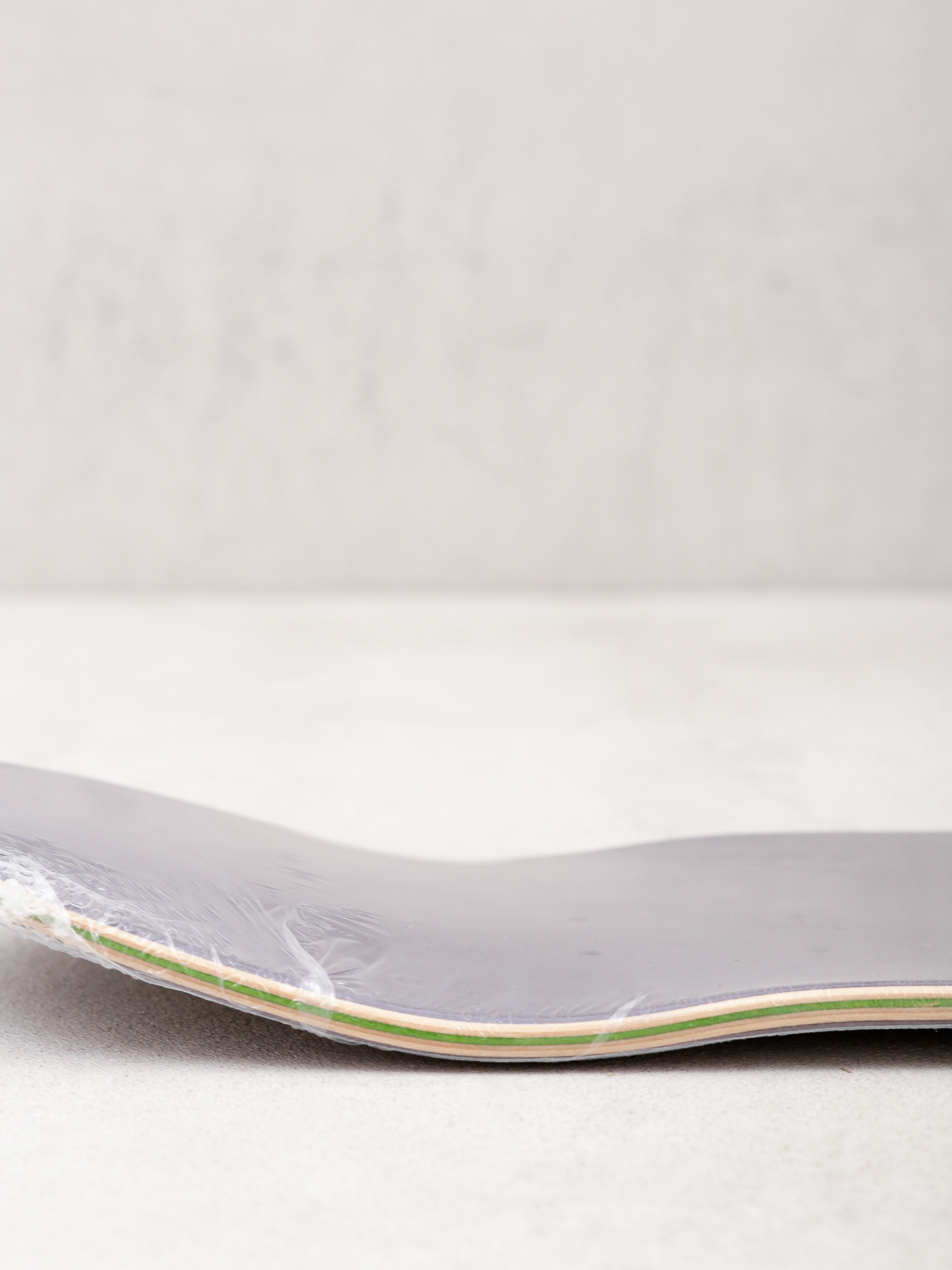 Sour Solution Gustav Grey Gus Gördeszka lap (awhite)