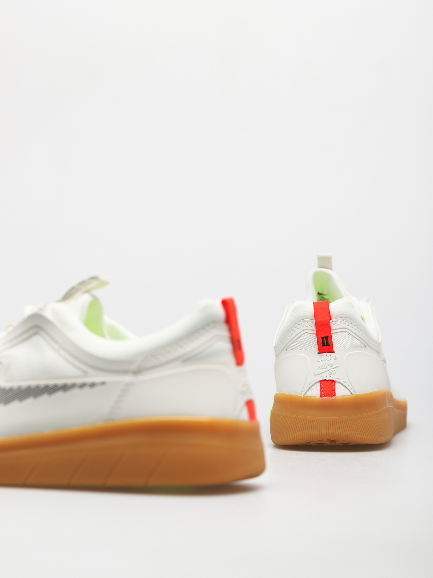 Nike SB Nyjah Free 2 Cipők (summit white/black bright crimson)