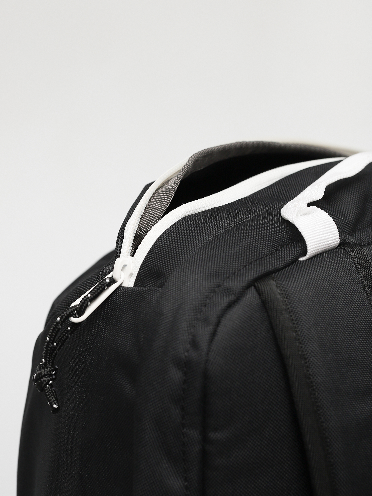 Burton Distortion 18L Hátizsák (true black)