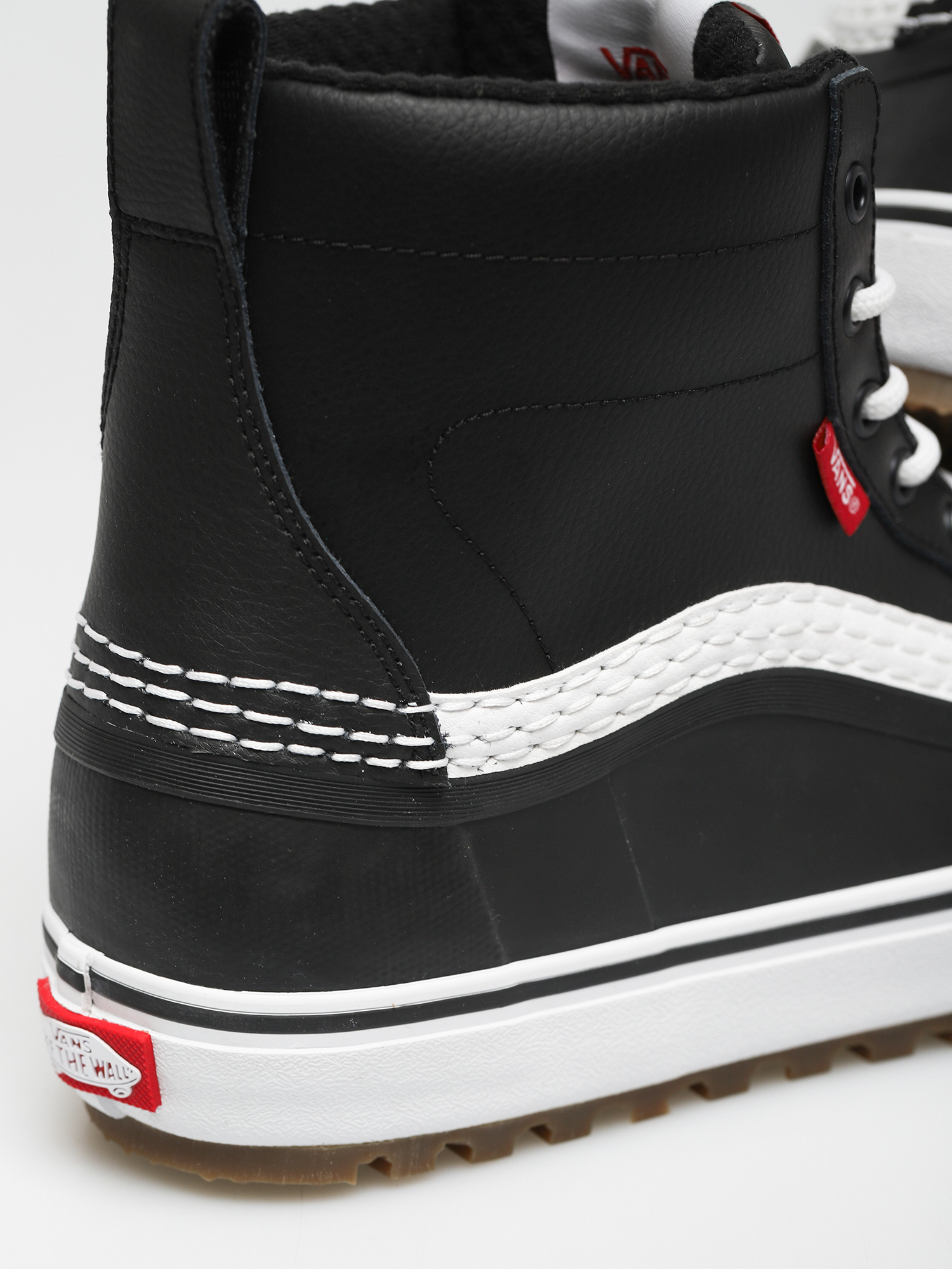 Vans Standard Mid Snow MTE Cipők (black/white)