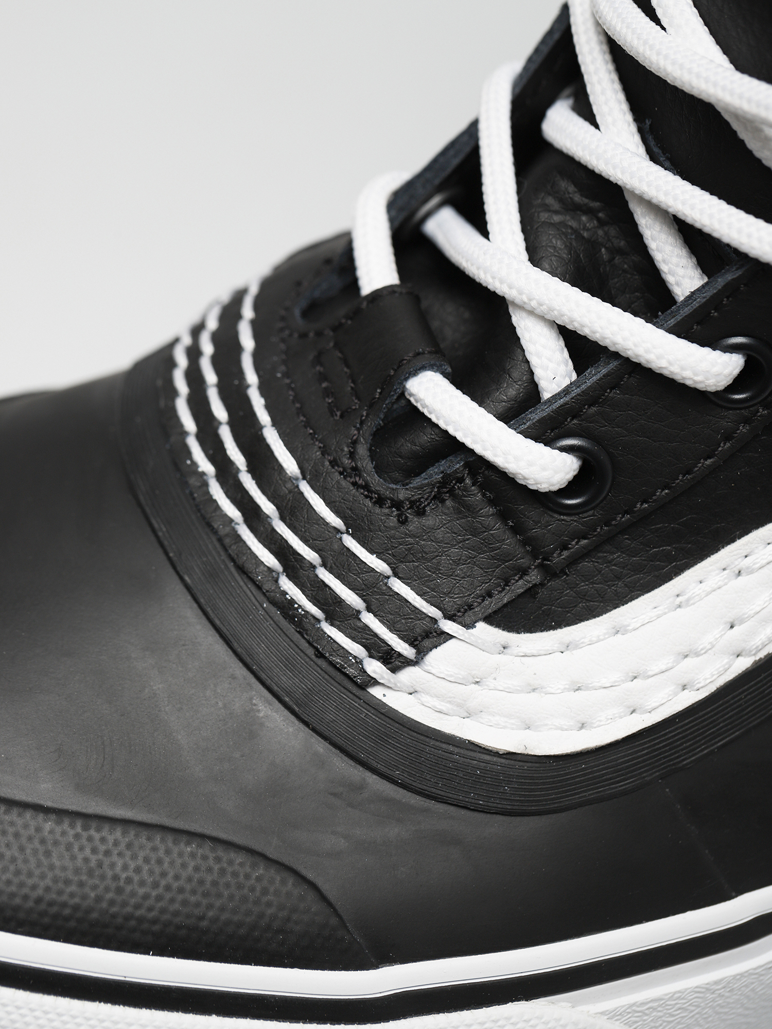 Vans Standard Mid Snow MTE Cipők (black/white)