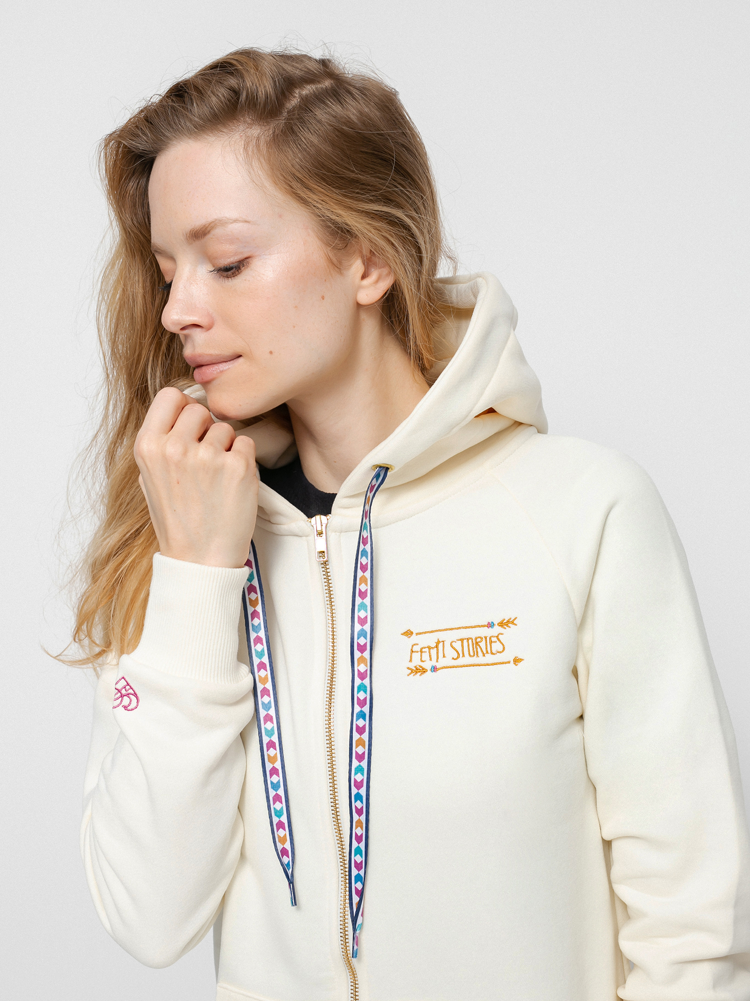 Femi Stories Andel ZHD Kapucnis pulóver Wmn (ecr)