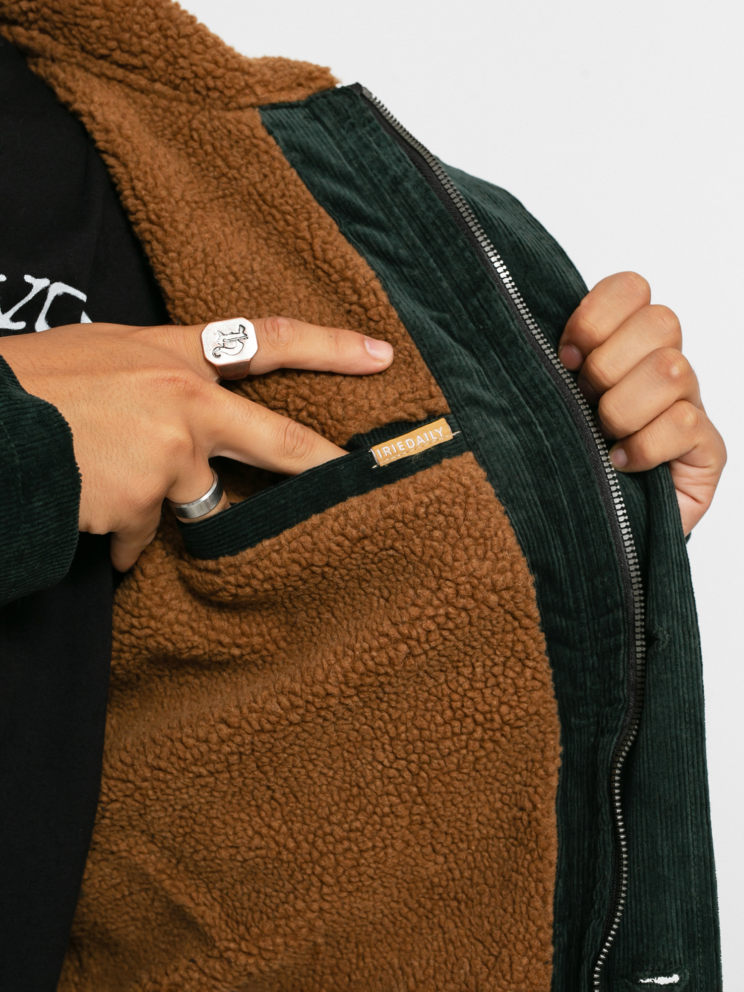 Iriedaily Trapas Dzseki (night forest)