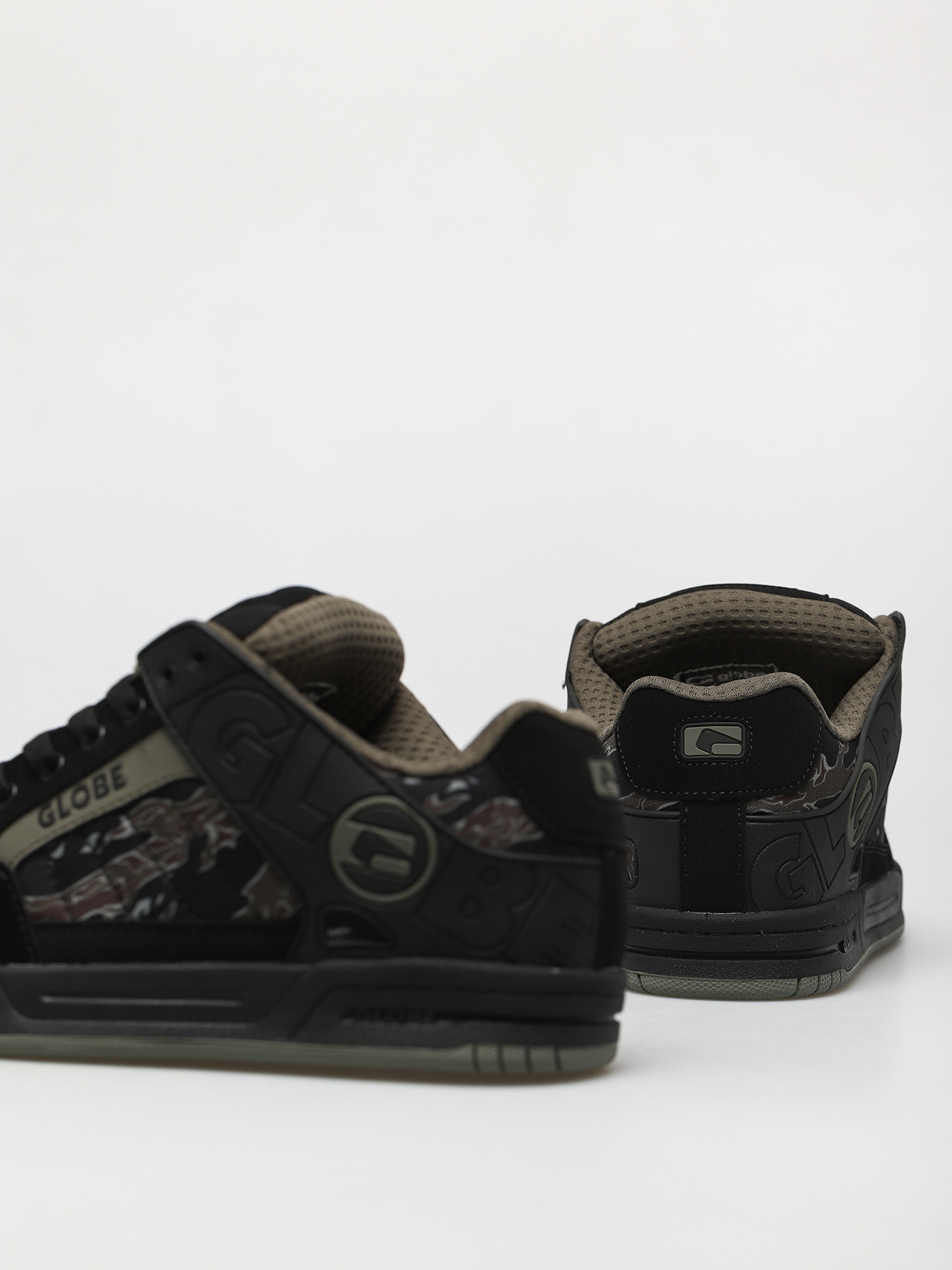 Globe Tilt Cipők (black/tiger camo)