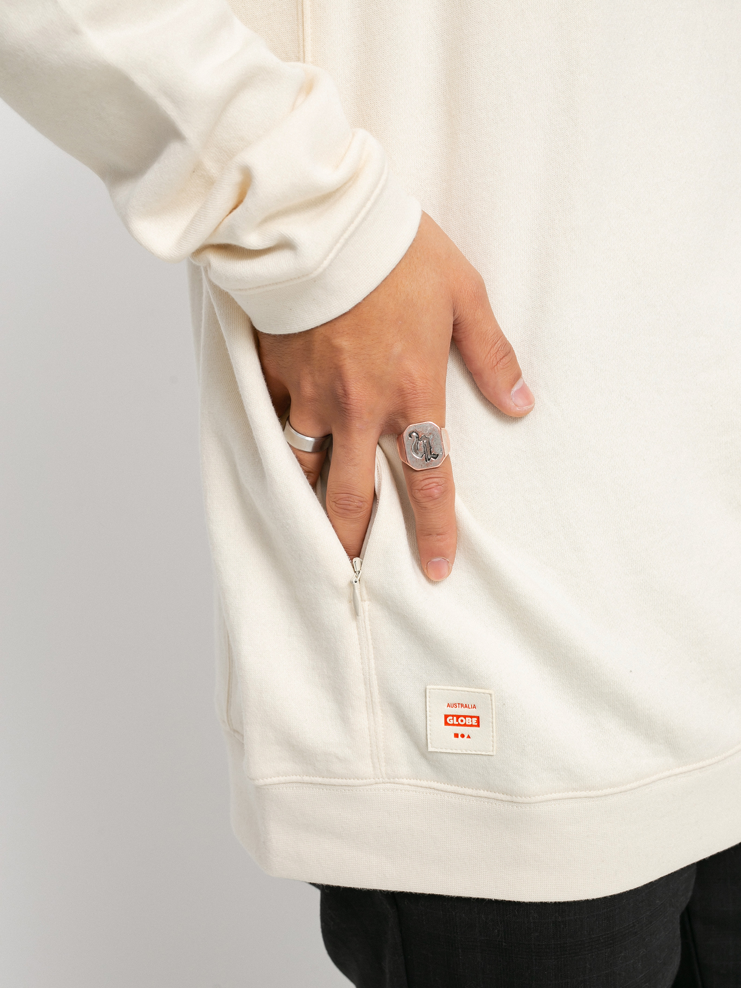 Globe Traveller Crew Pulóver (bleach free dye free)