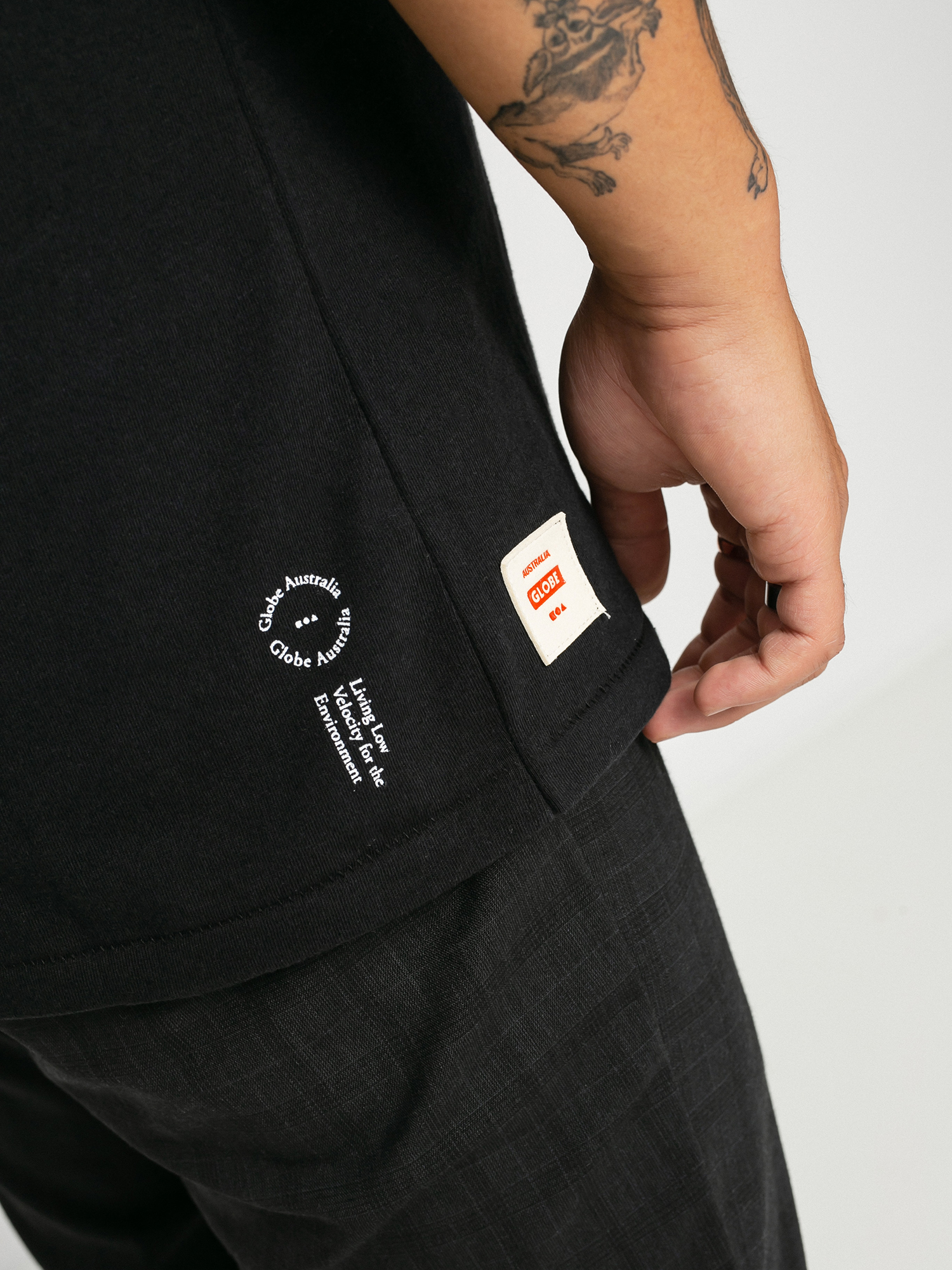 Globe Lv Póló (black)