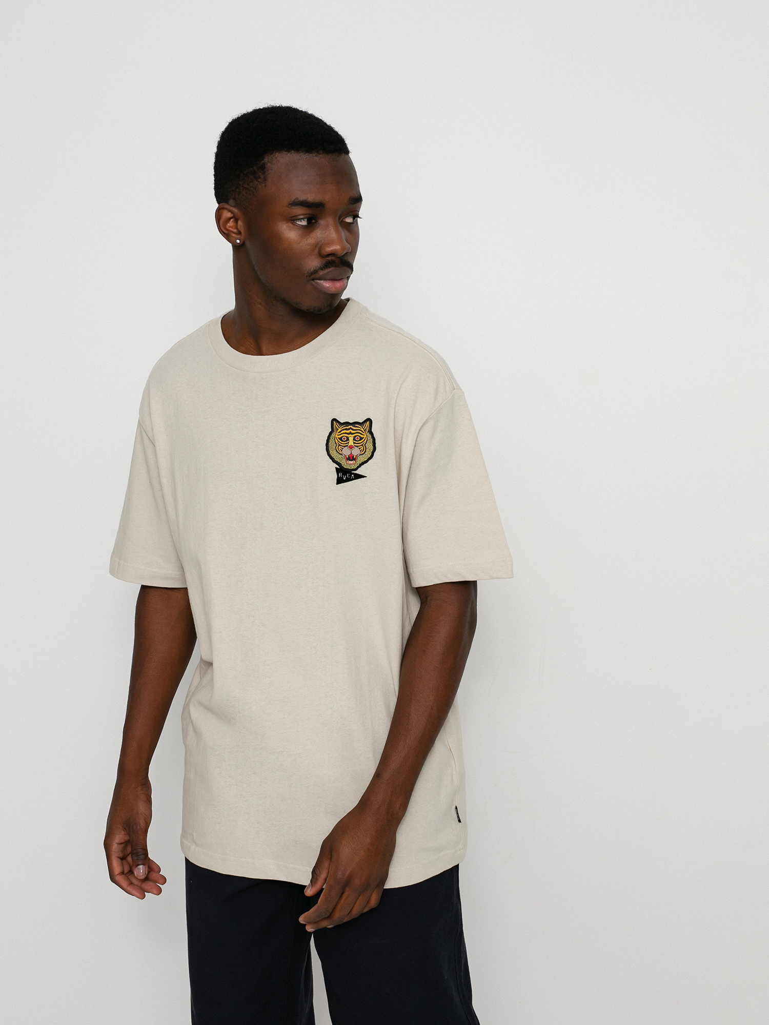 RVCA Leines Patches póló (bone)