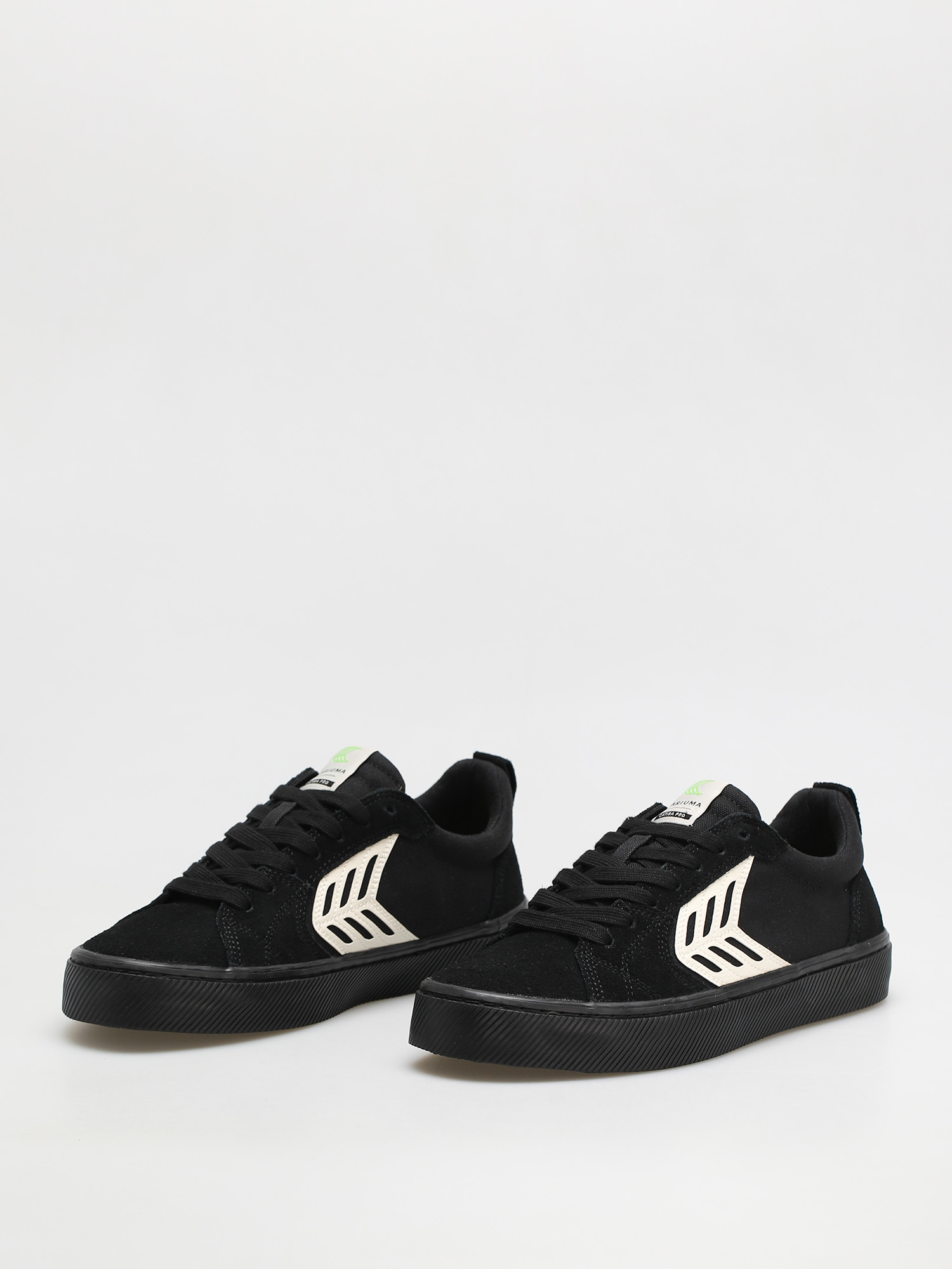 Cariuma Catiba Pro Cipők (all black/ivory logo)