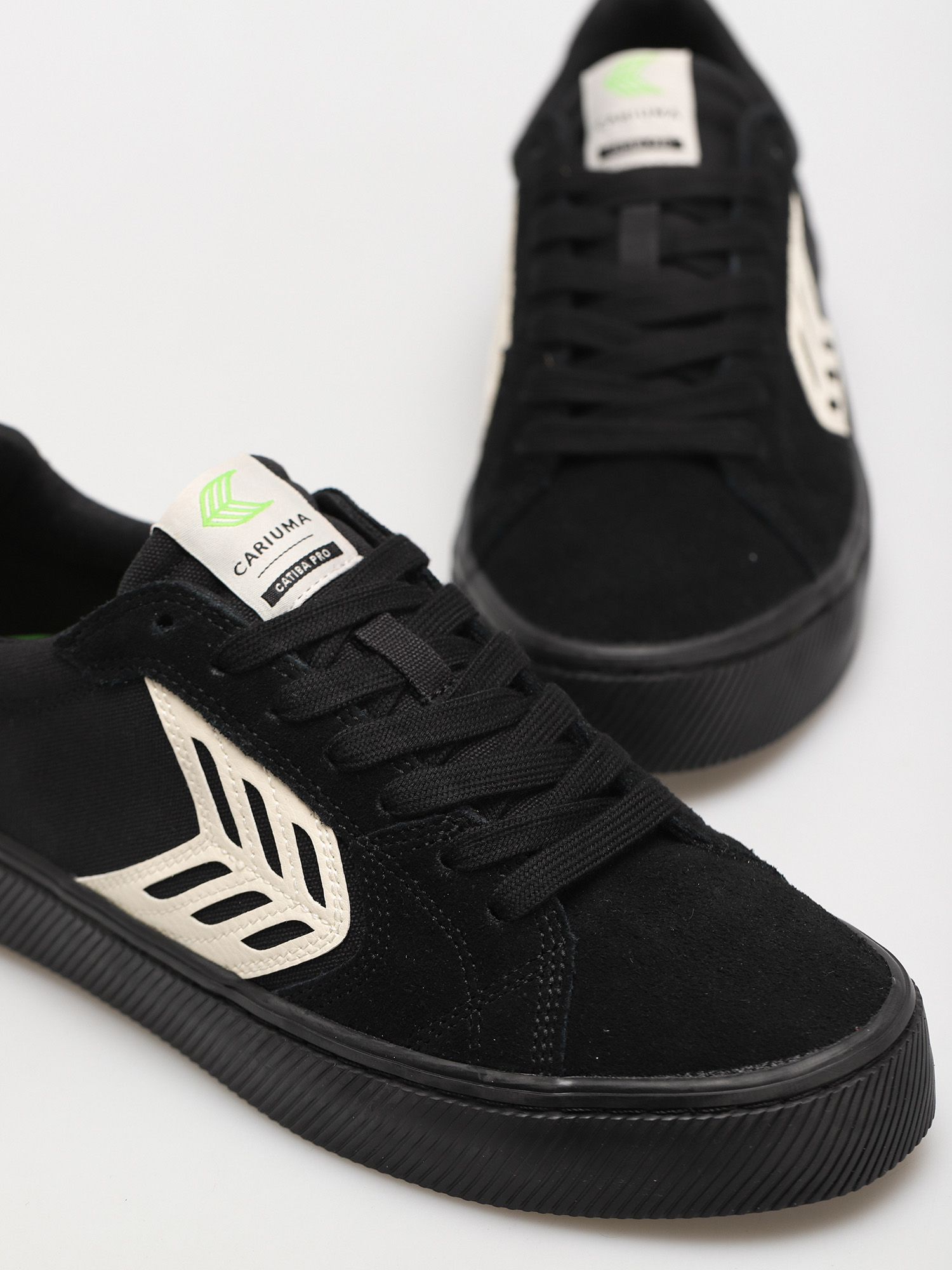 Cariuma Catiba Pro Cipők (all black/ivory logo)