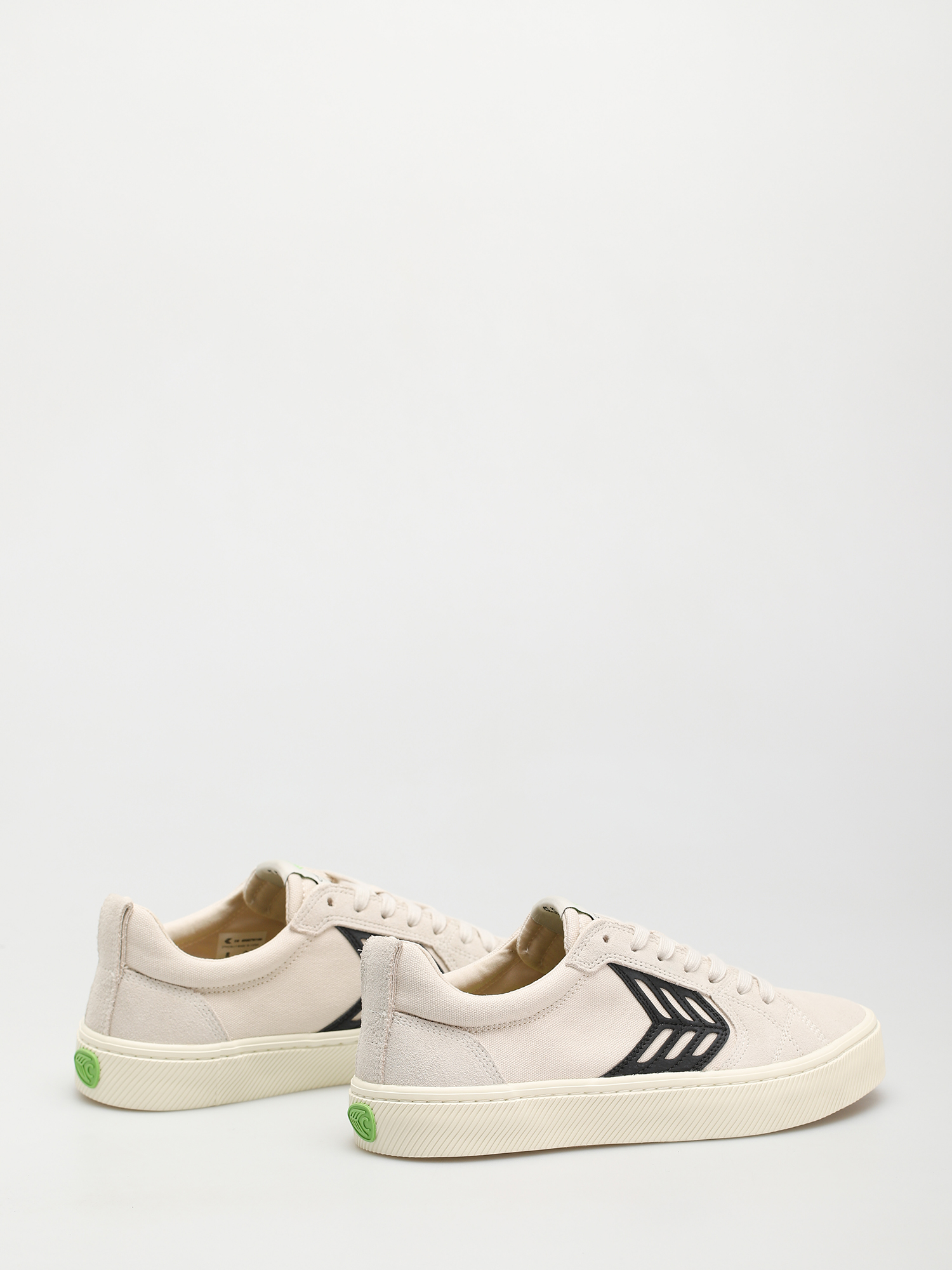 Cariuma Catiba Pro Cipők (vintage white/black logo)