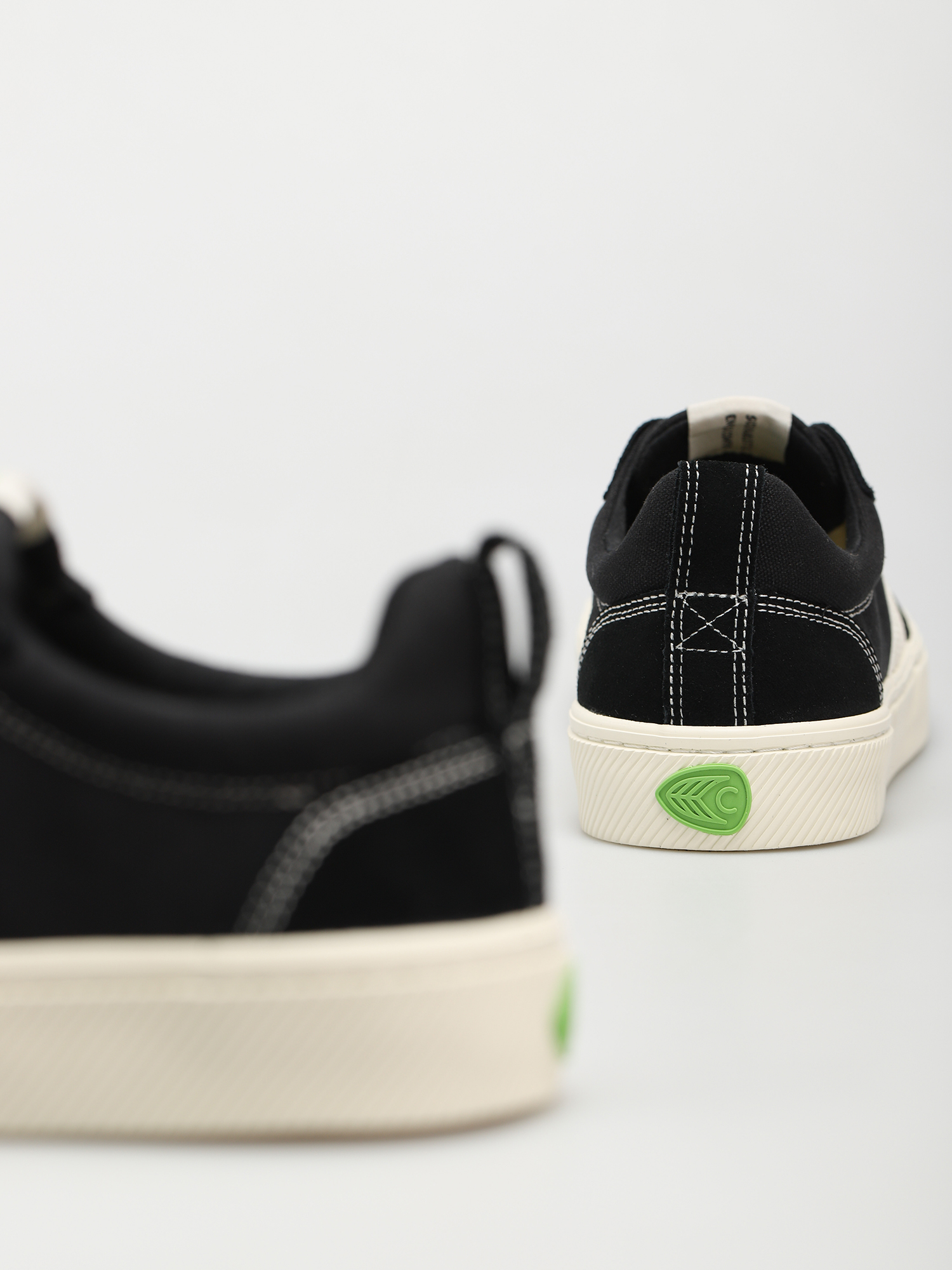 Cariuma Catiba Pro Cipők (black/contrast thread ivory logo)