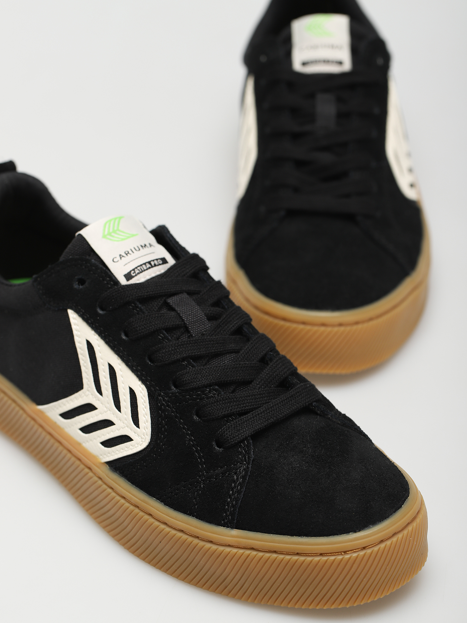 Cariuma Catiba Pro Cipők (gum black/ivory logo)