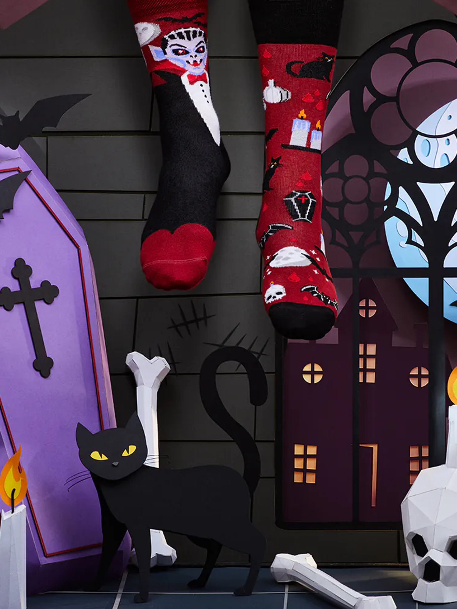 Many Mornings Bloody Dracula Zokni (red/black)