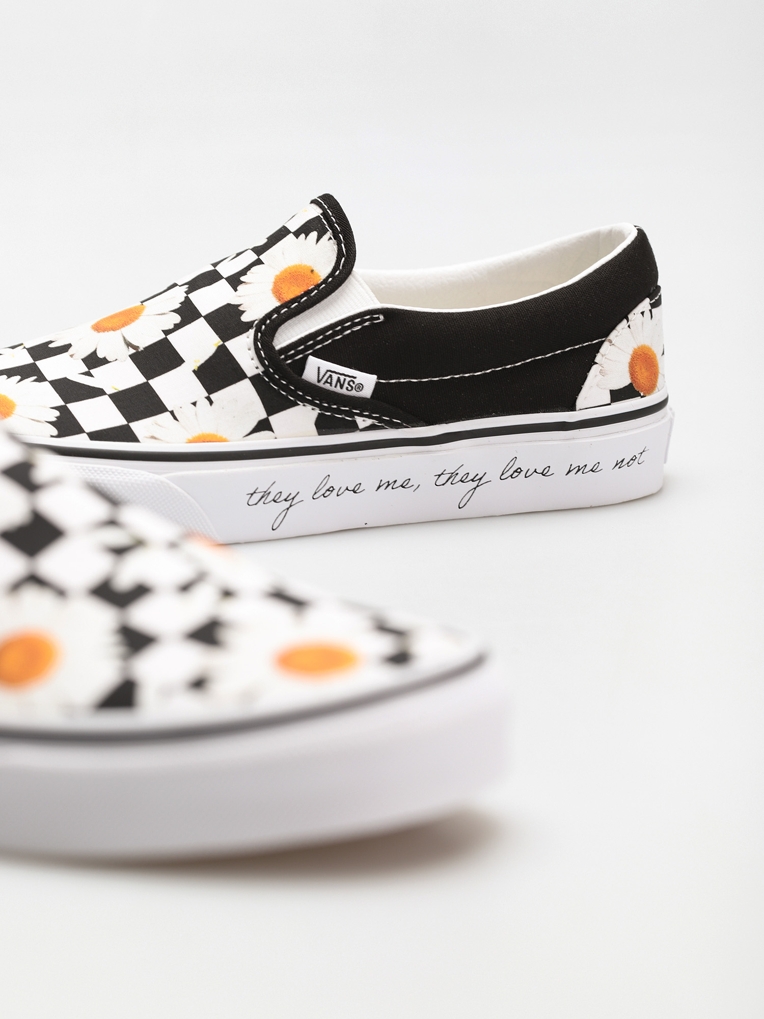 Vans Classic Slip On Cipők (love me/love me not/daisy/true white)