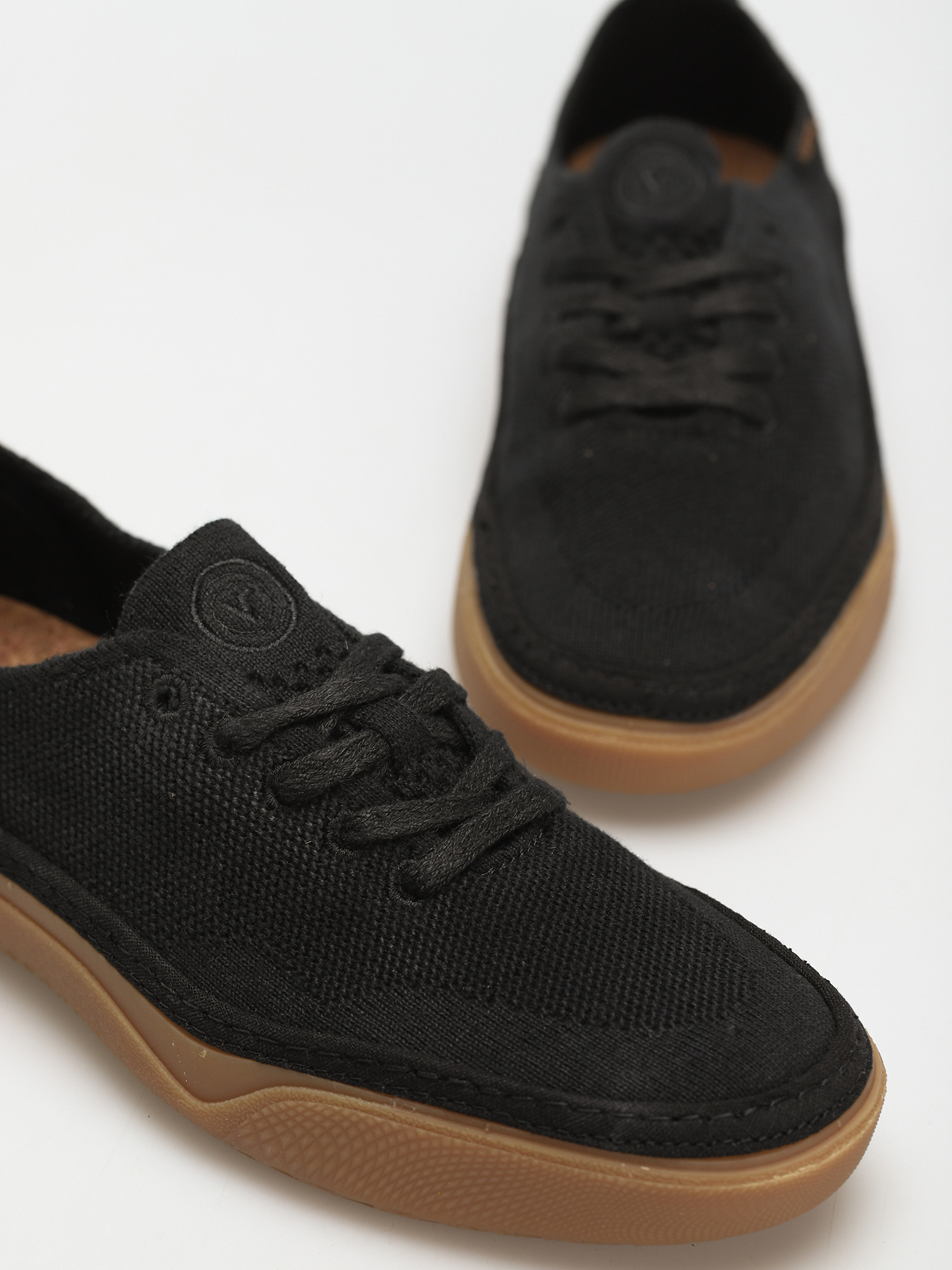 Vans Circle Vee Cipők (black/gum)