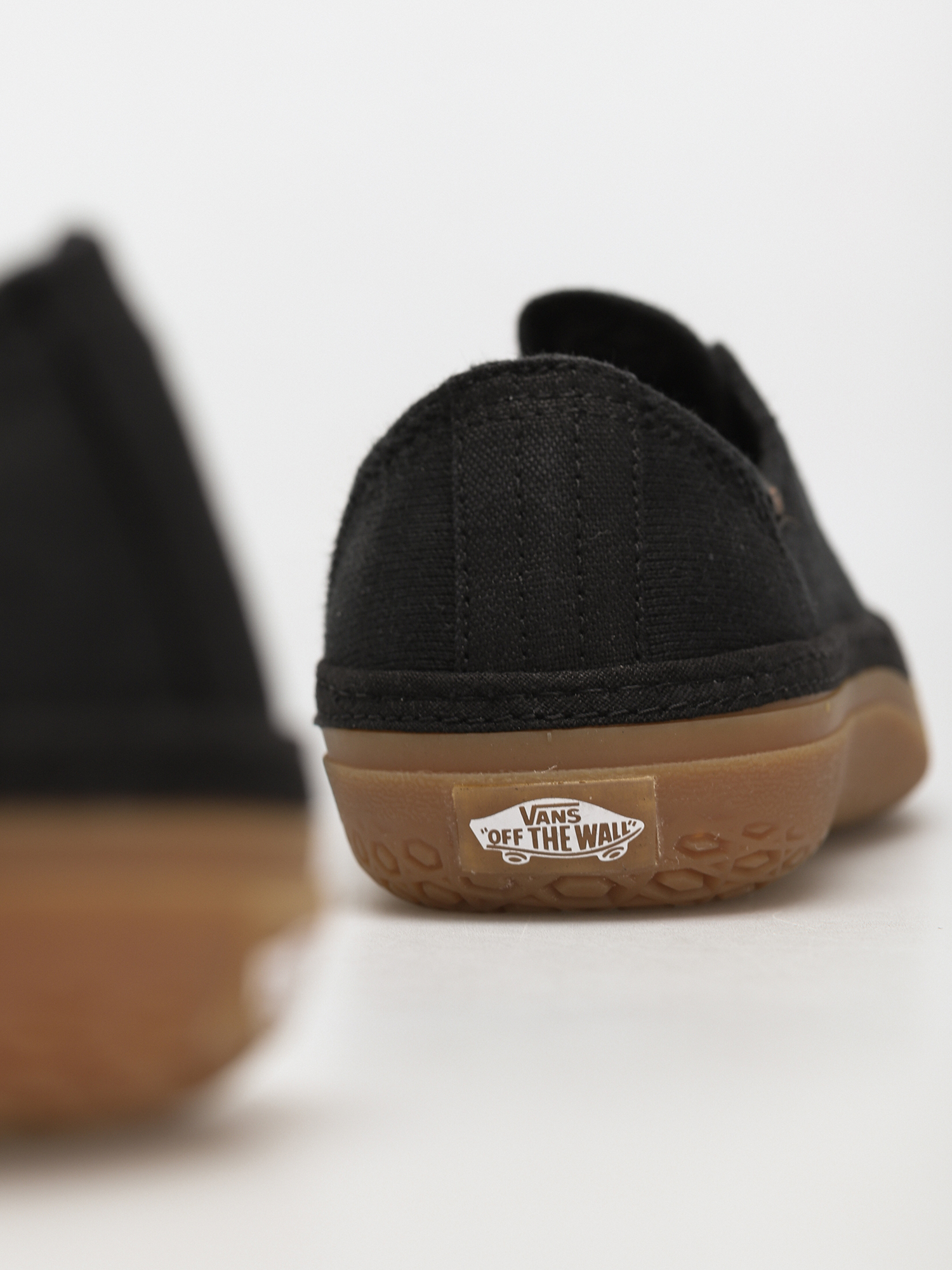 Vans Circle Vee Cipők (black/gum)