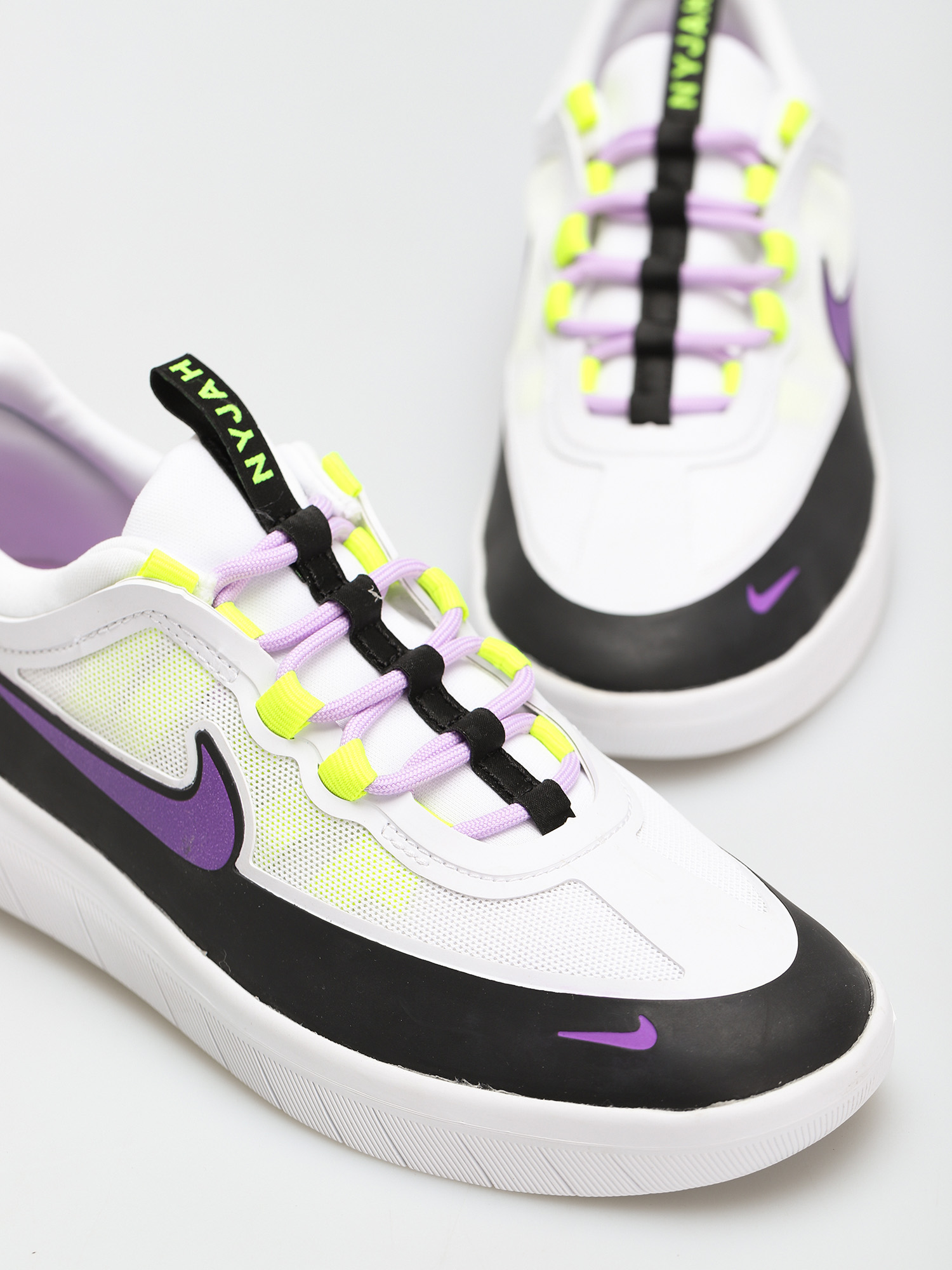 Nike SB Nyjah Free 2 Cipők (black/wild berry white lilac)