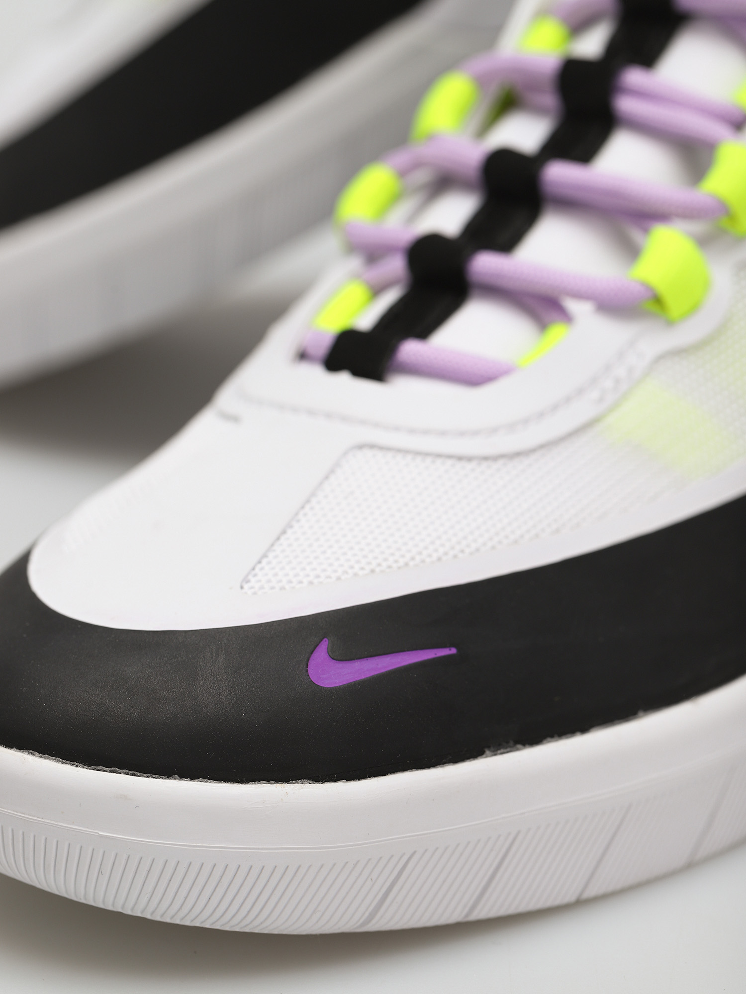 Nike SB Nyjah Free 2 Cipők (black/wild berry white lilac)